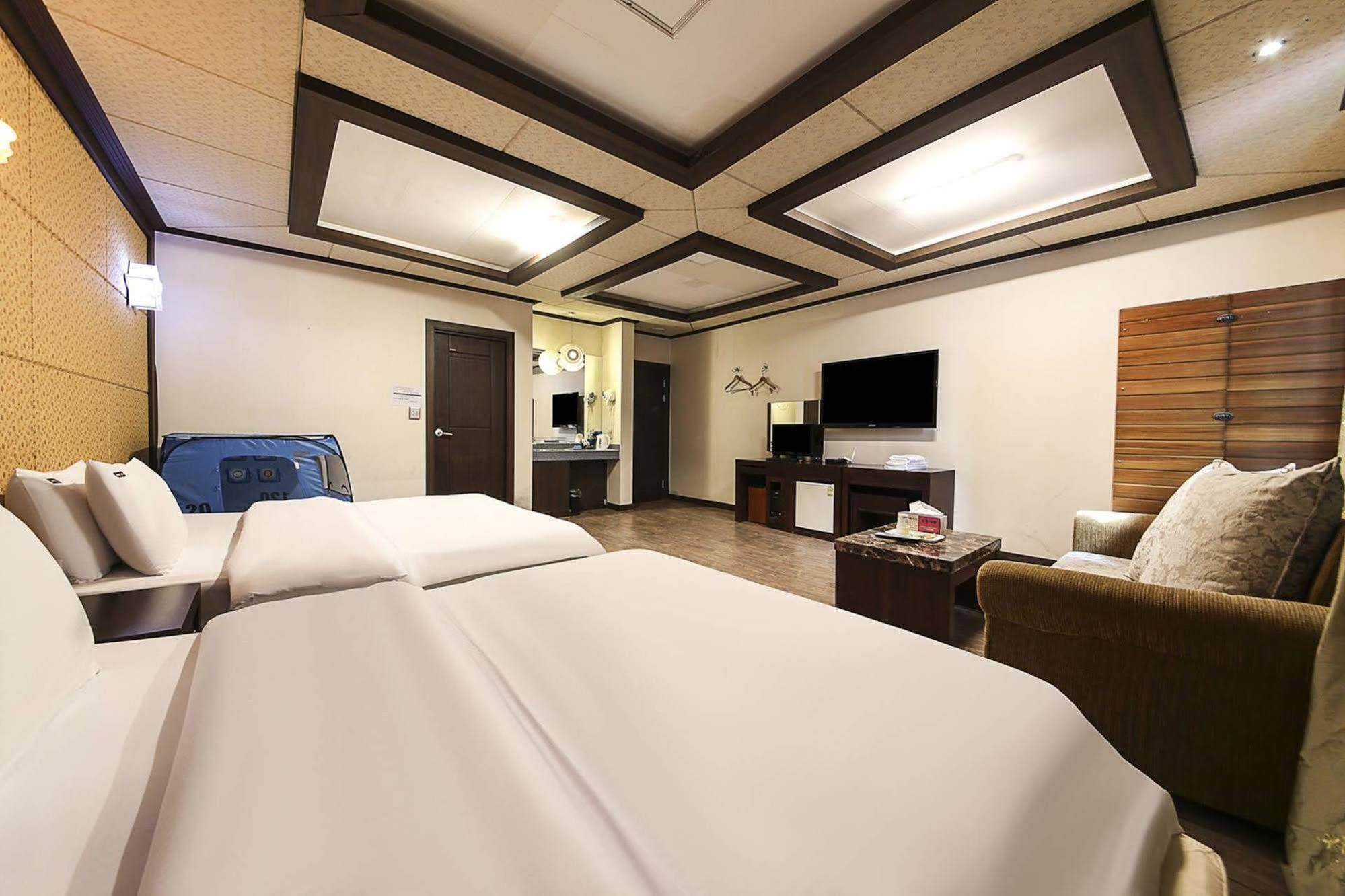 Jes Hot Springs Hotel