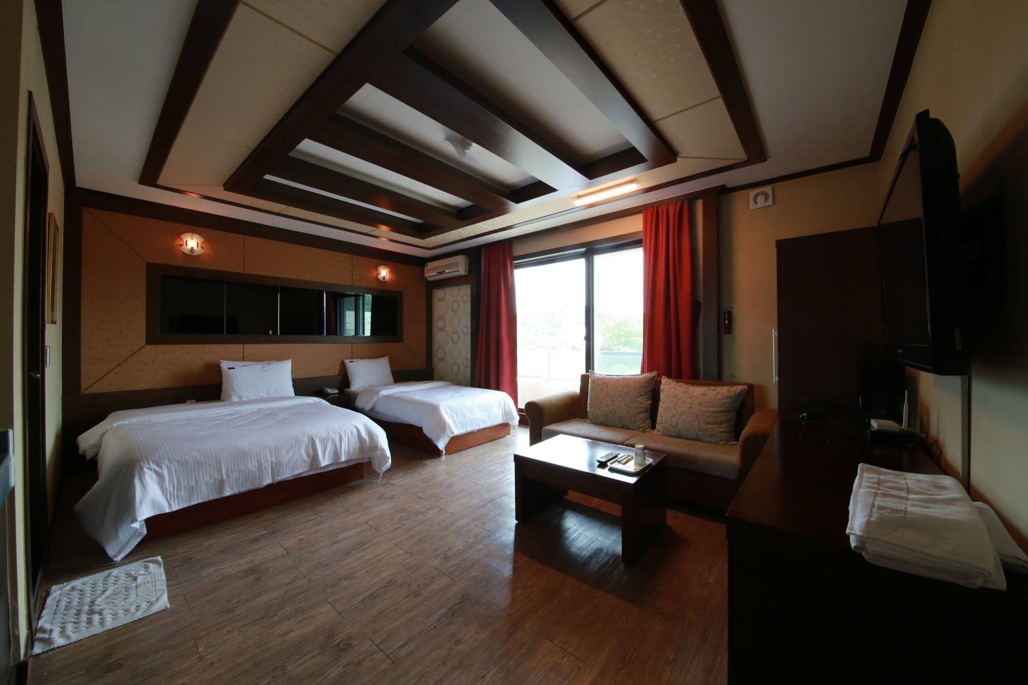 Jes Hot Springs Hotel