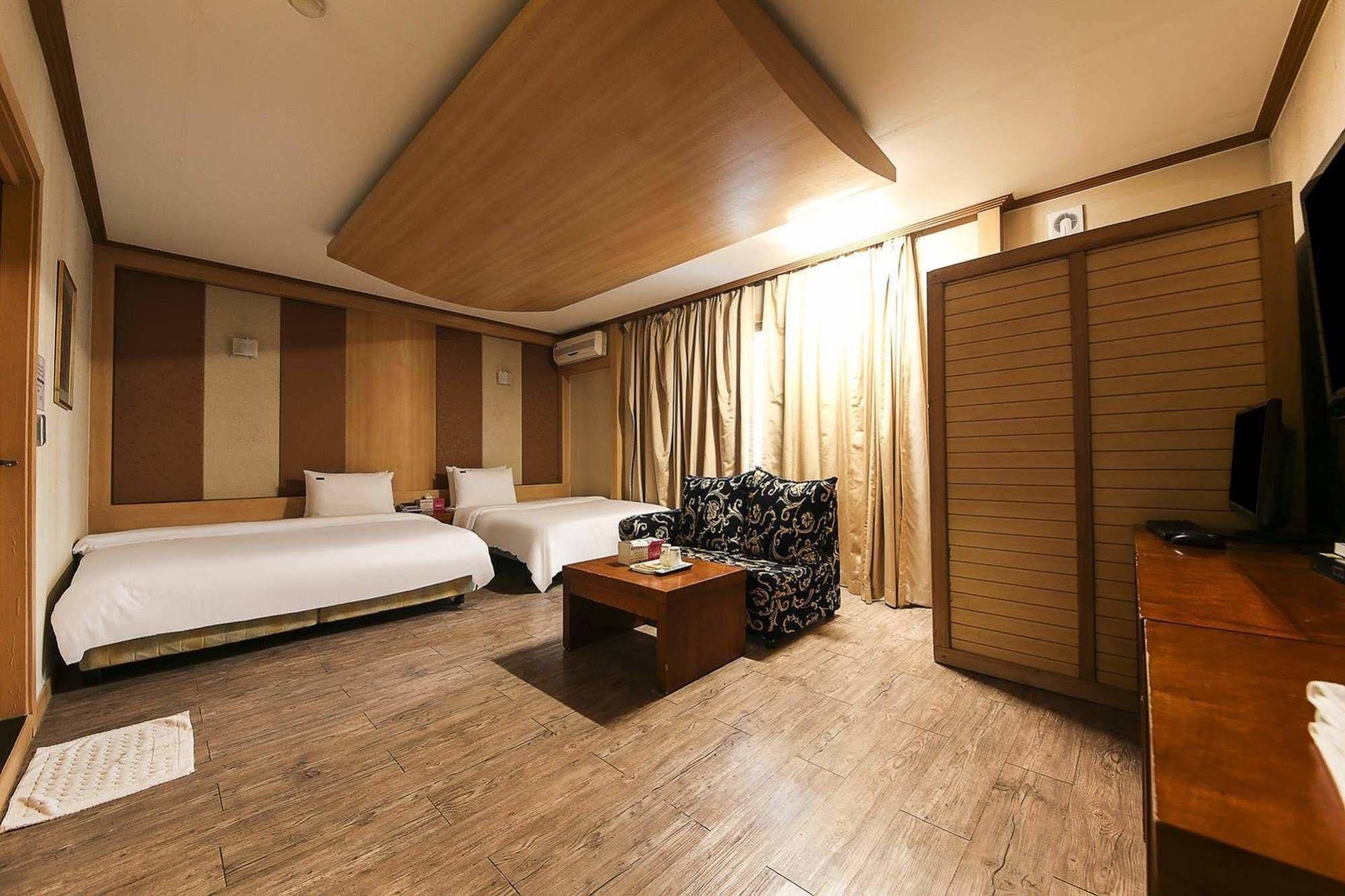 Jes Hot Springs Hotel