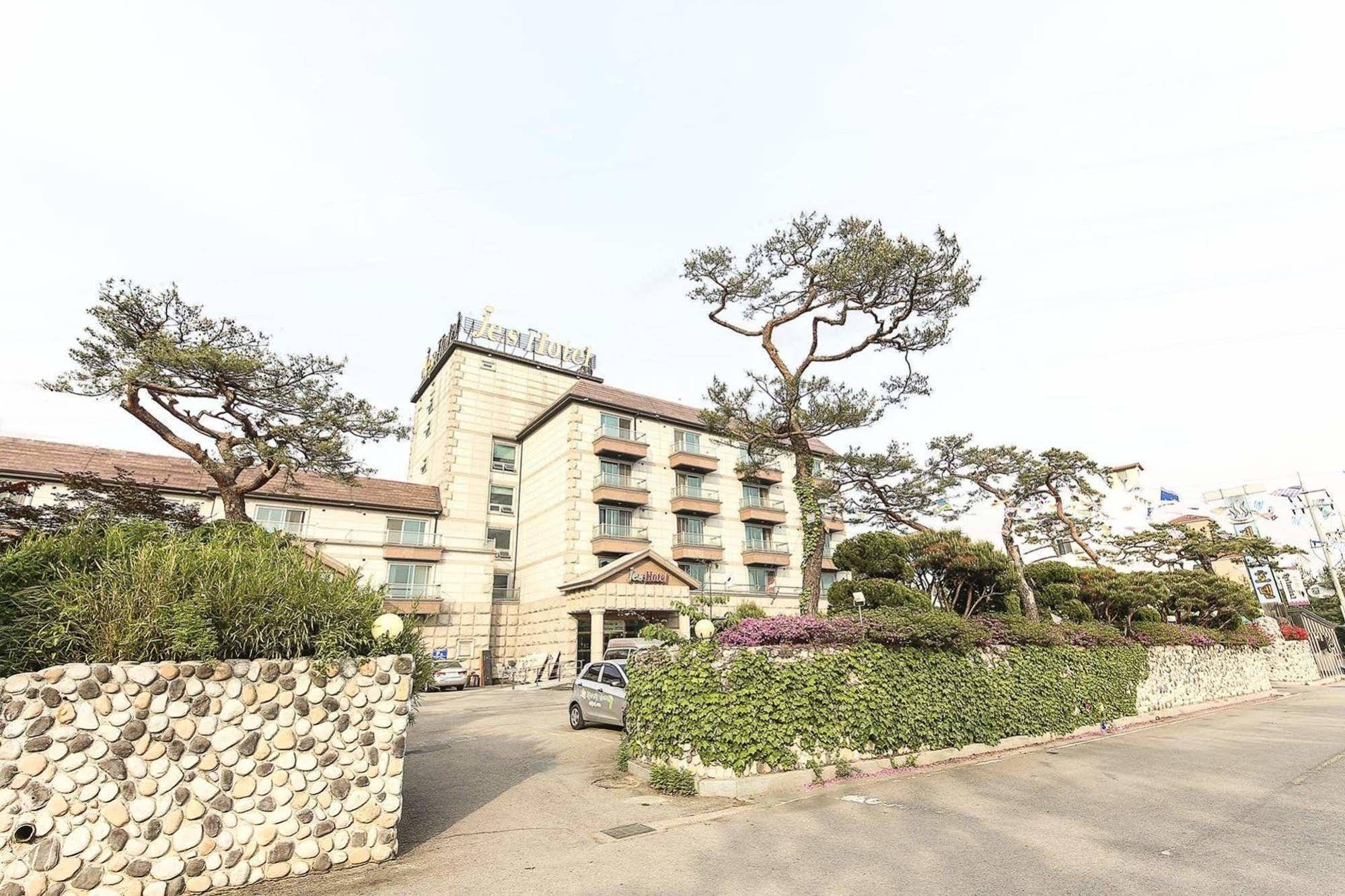 Jes Hot Springs Hotel