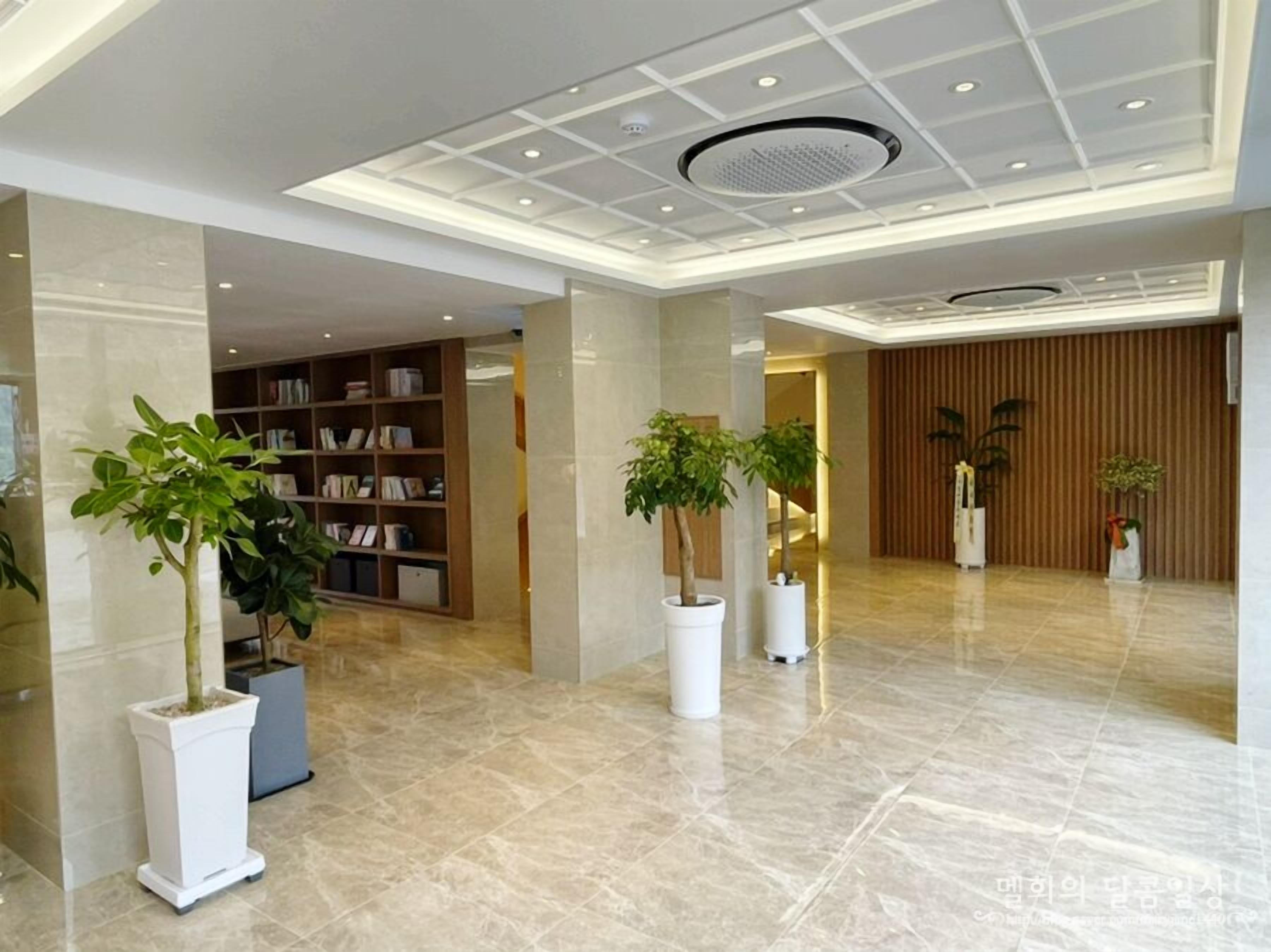 Daisy Hotel