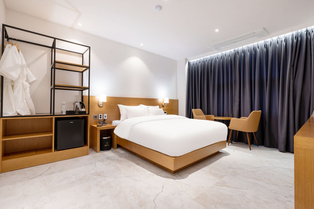 Daisy Hotel