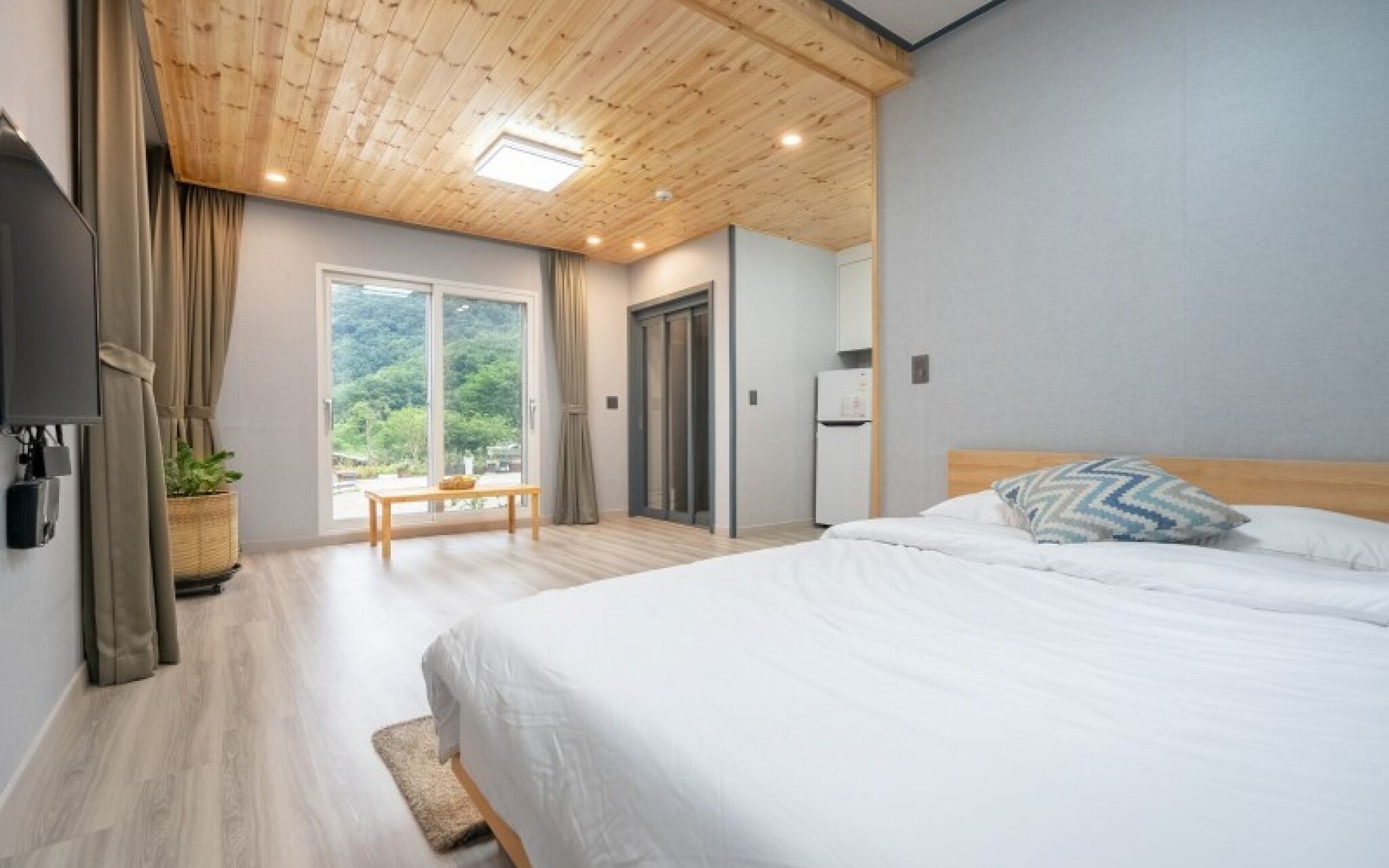 Yangpyeong Chorokbam Pool Villa Pension