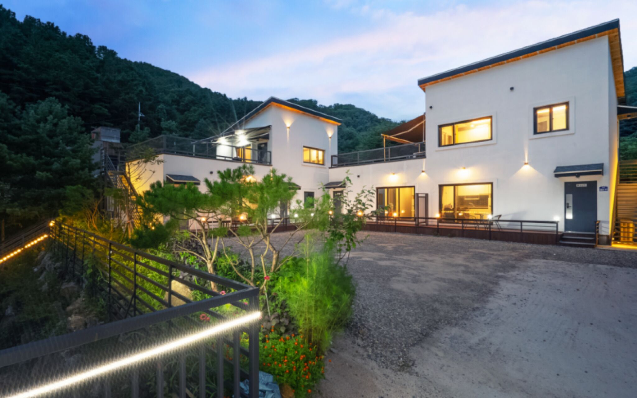 Yangpyeong Chorokbam Pool Villa Pension