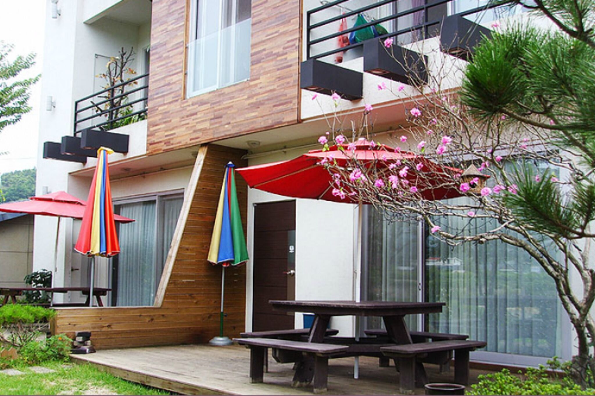 Yangpyeong Hayandohwaji Pension
