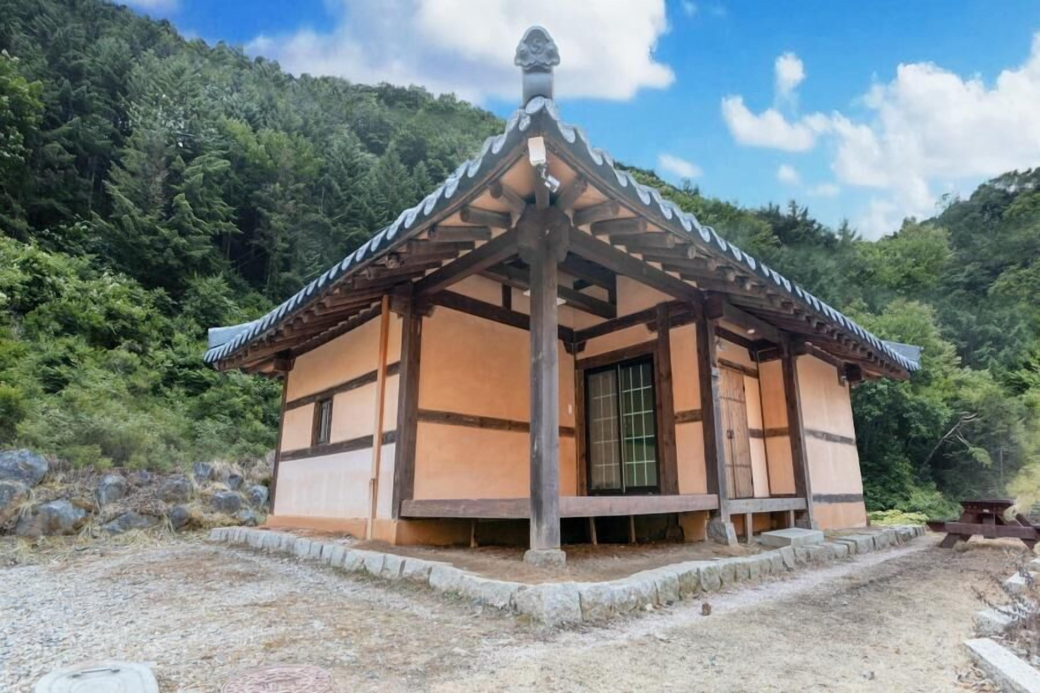 Yangpyeong Malgeun-soop Han ock Pension