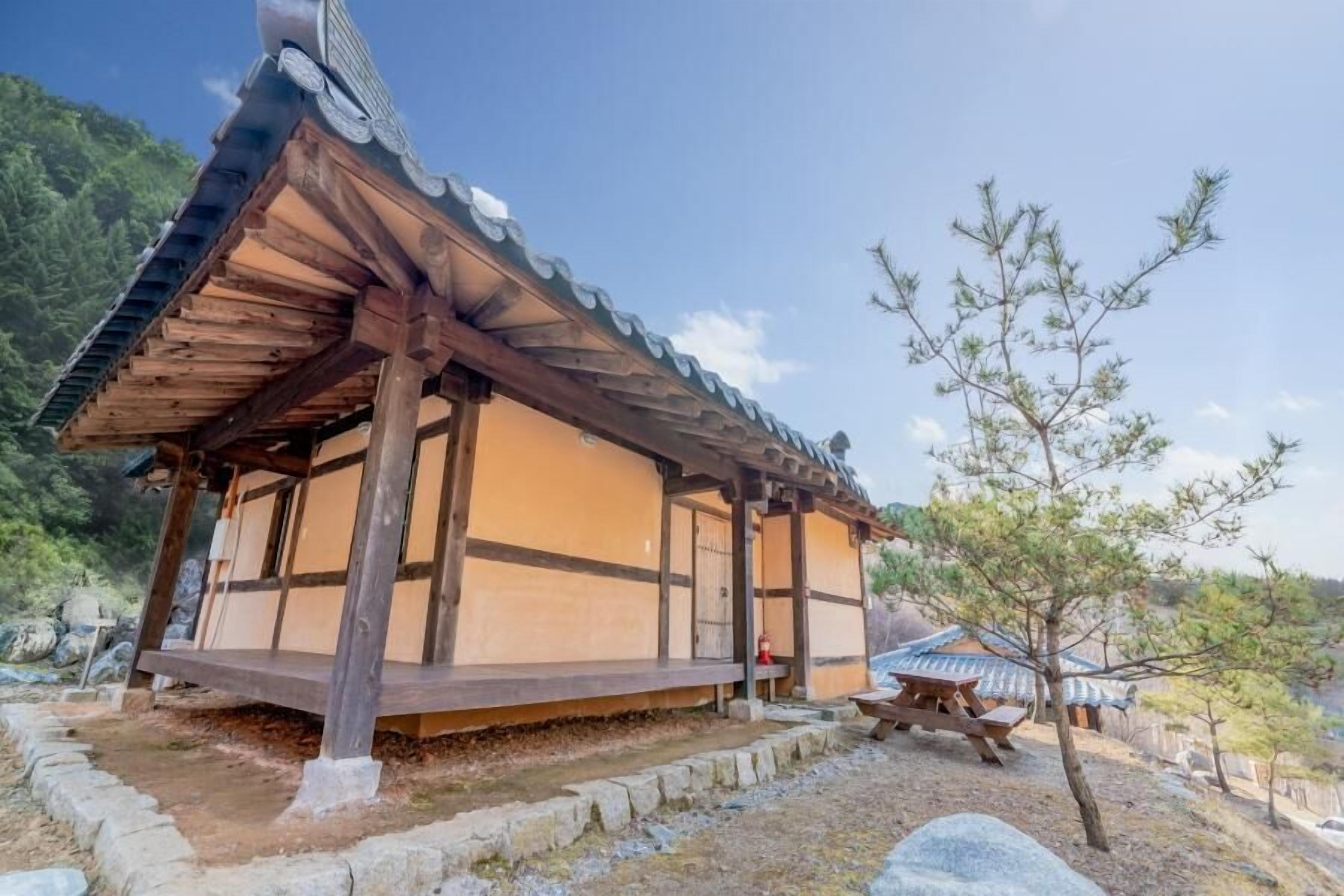 Yangpyeong Malgeun-soop Han ock Pension