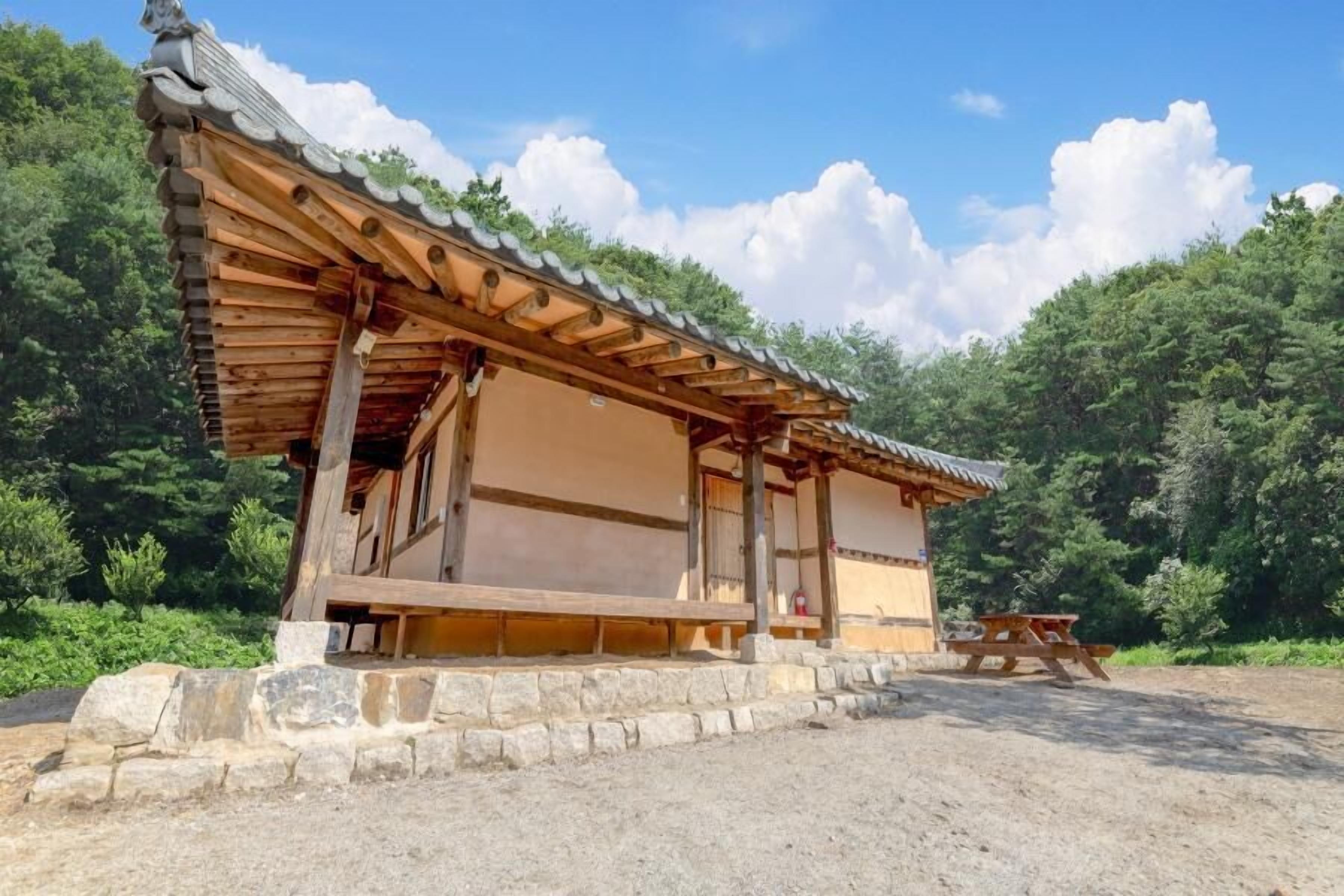 Yangpyeong Malgeun-soop Han ock Pension