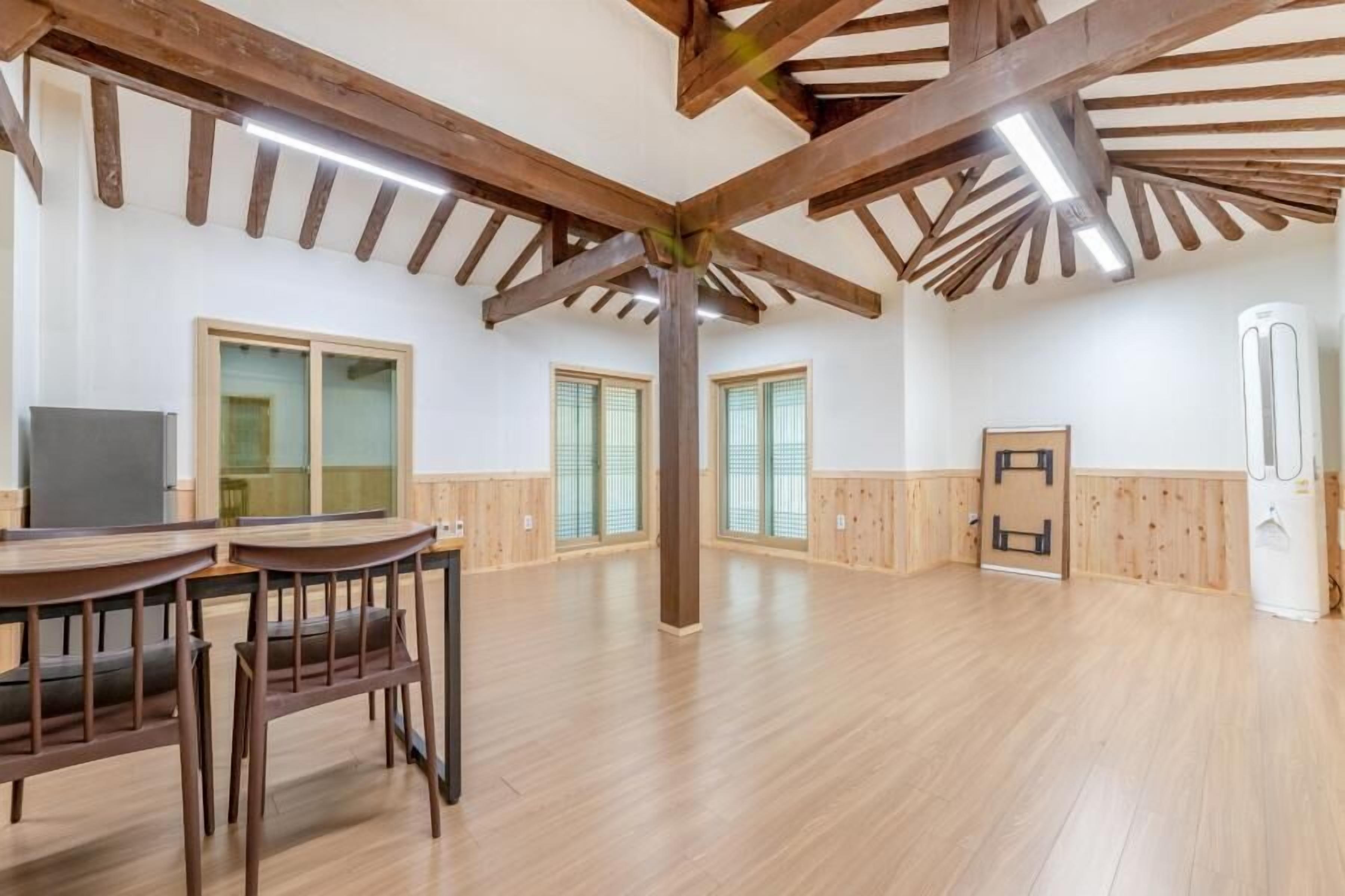 Yangpyeong Malgeun-soop Han ock Pension