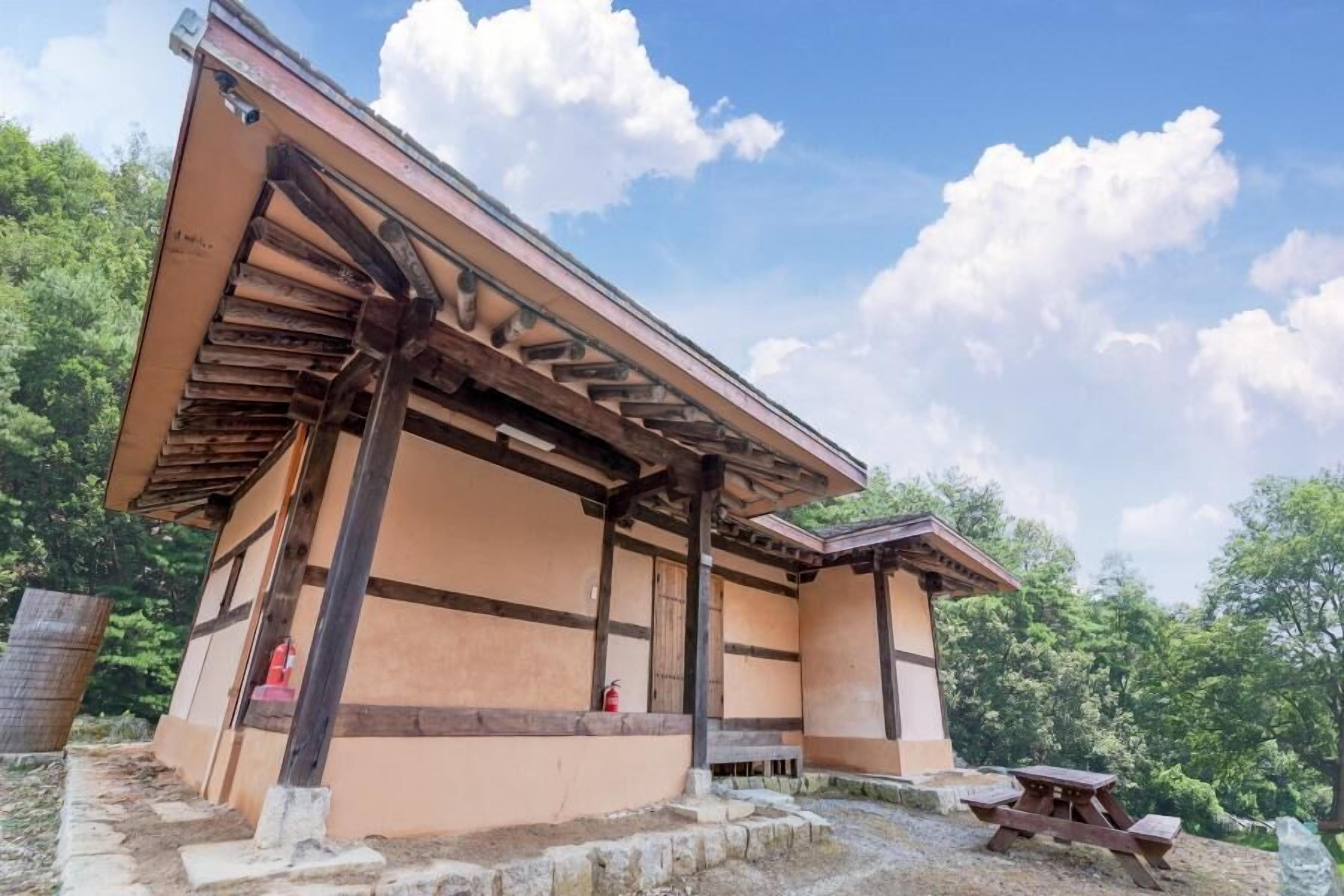 Yangpyeong Malgeun-soop Han ock Pension