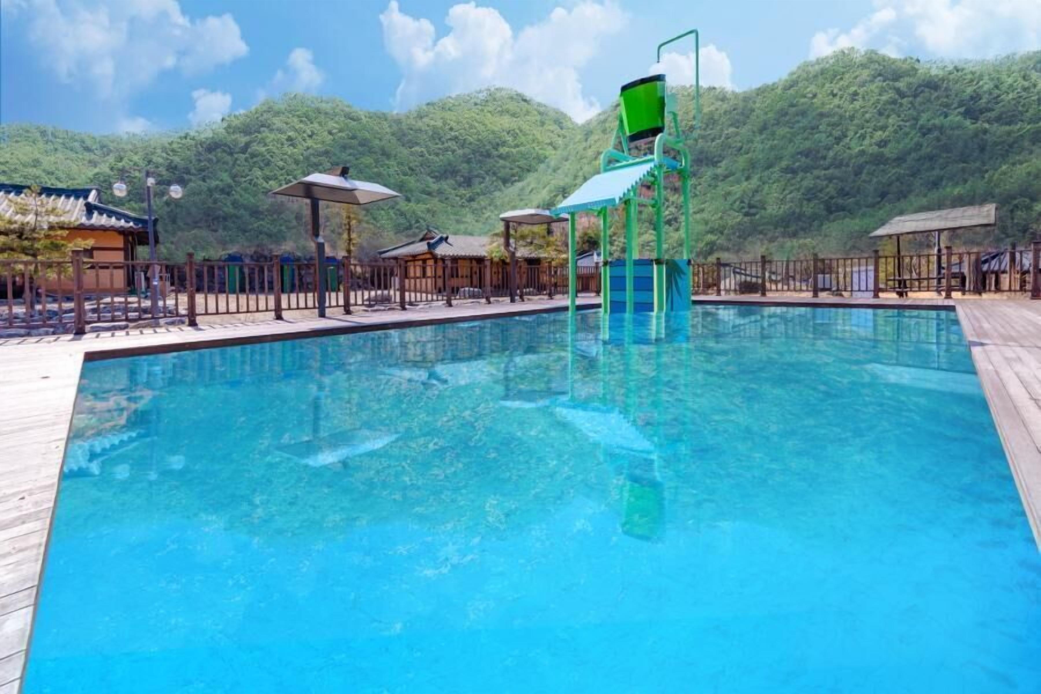 Yangpyeong Malgeun-soop Han ock Pension
