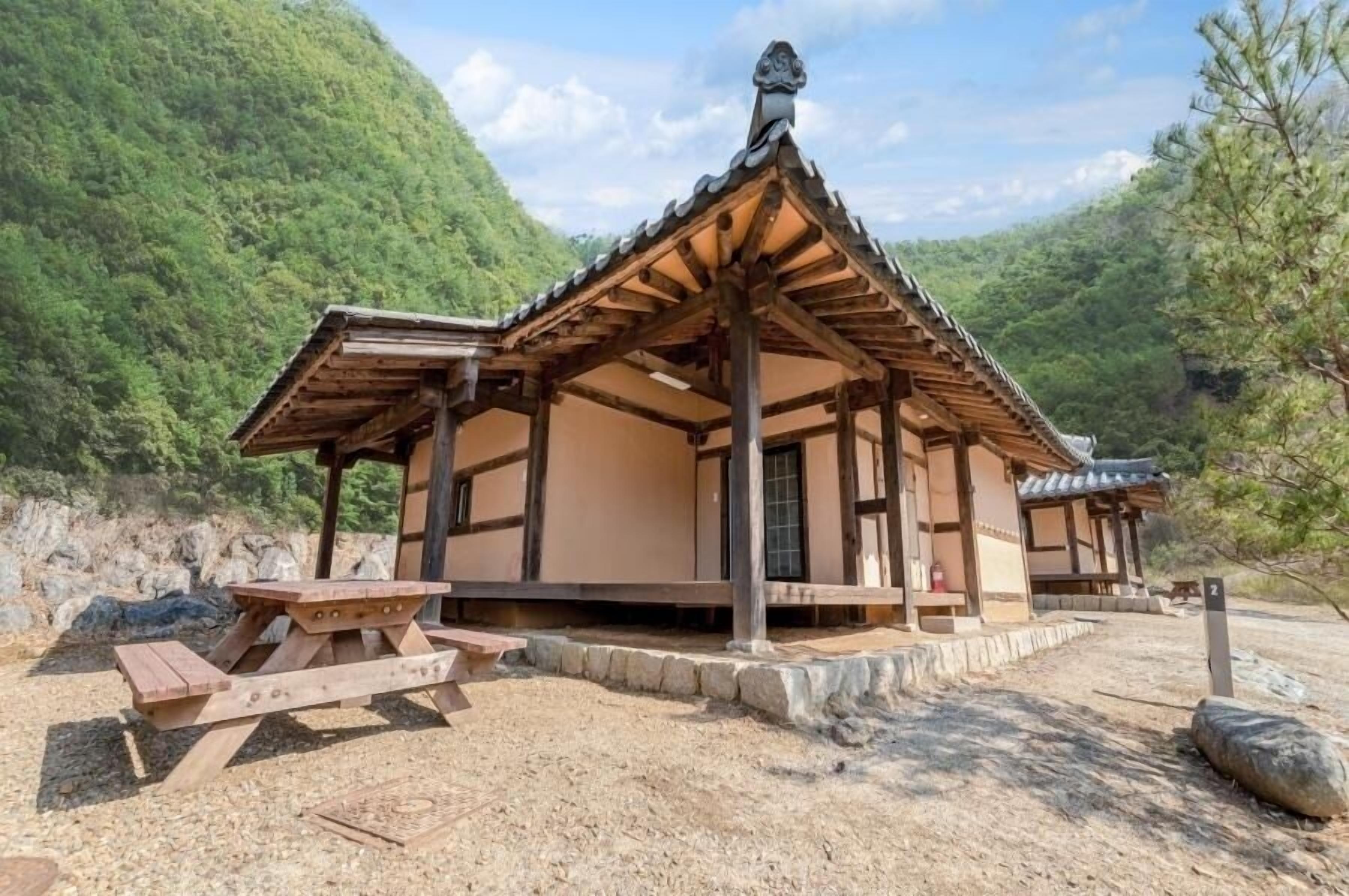 Yangpyeong Malgeun-soop Han ock Pension