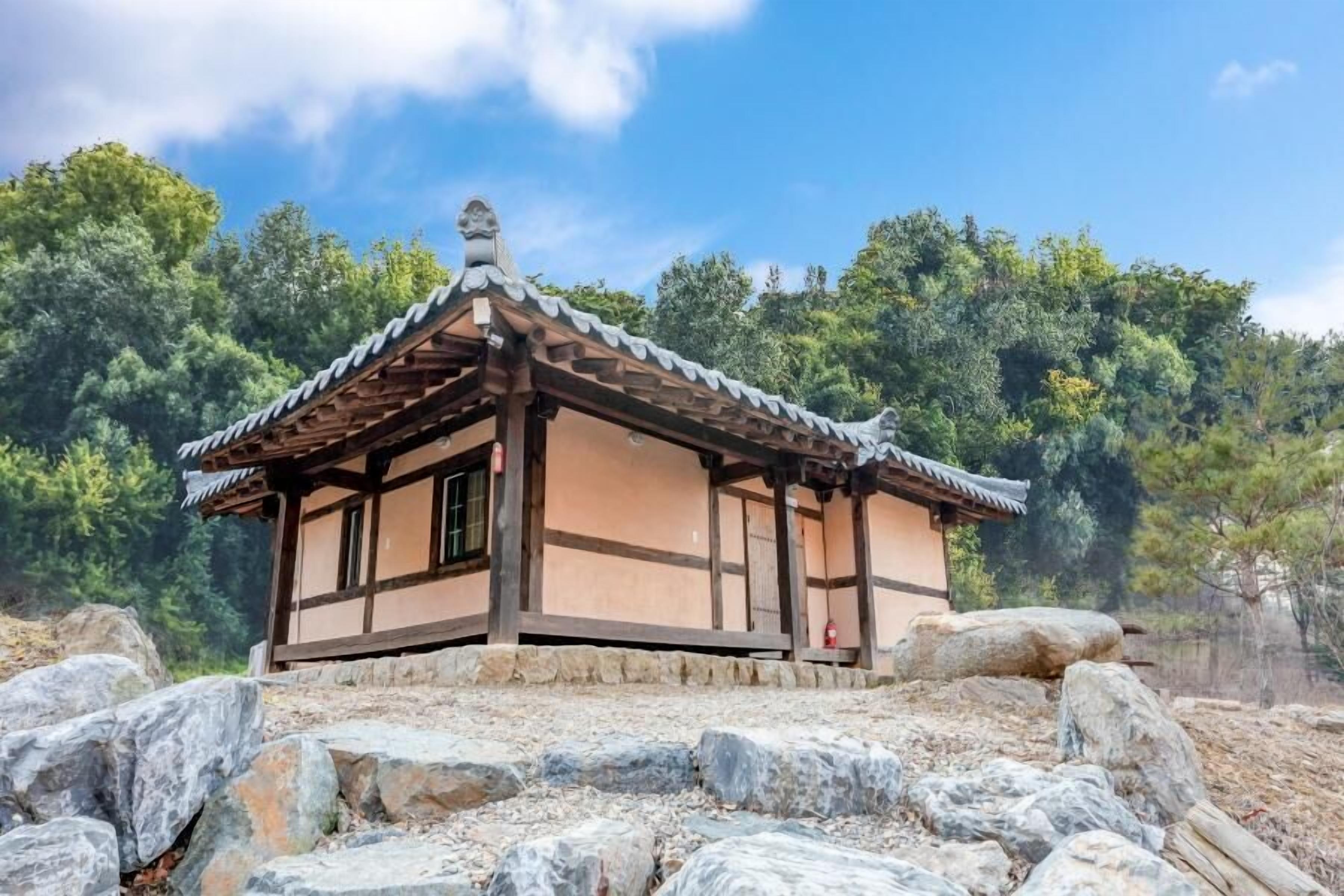 Yangpyeong Malgeun-soop Han ock Pension