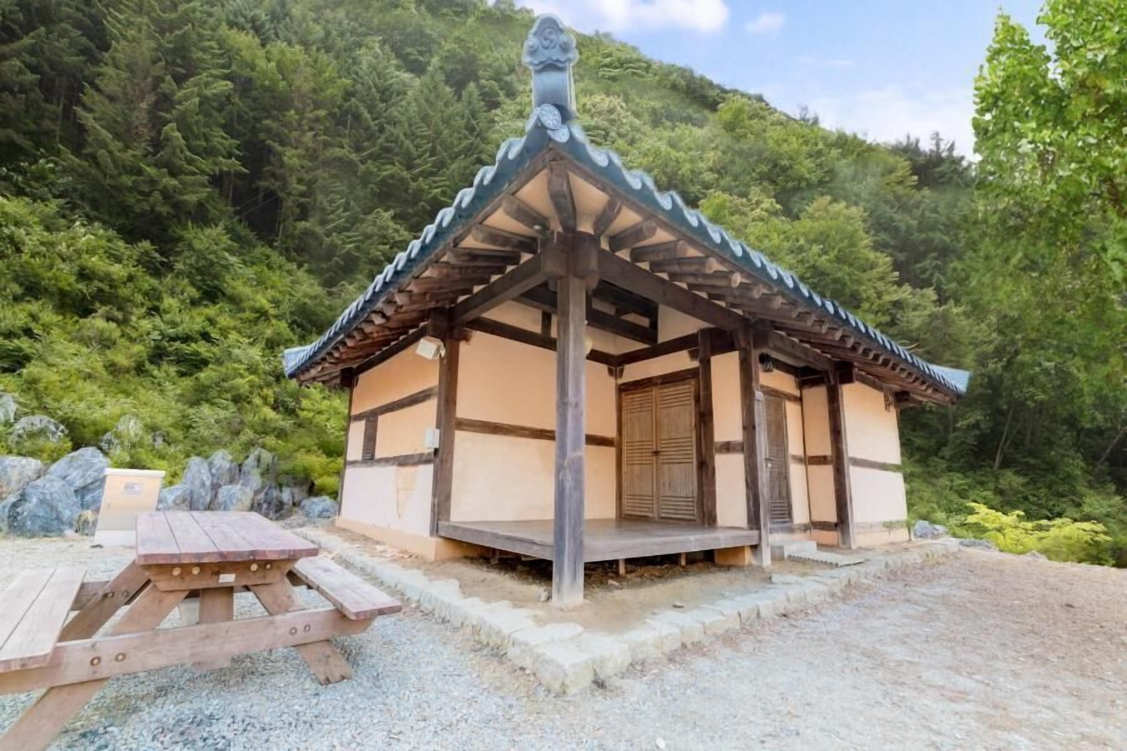 Yangpyeong Malgeun-soop Han ock Pension