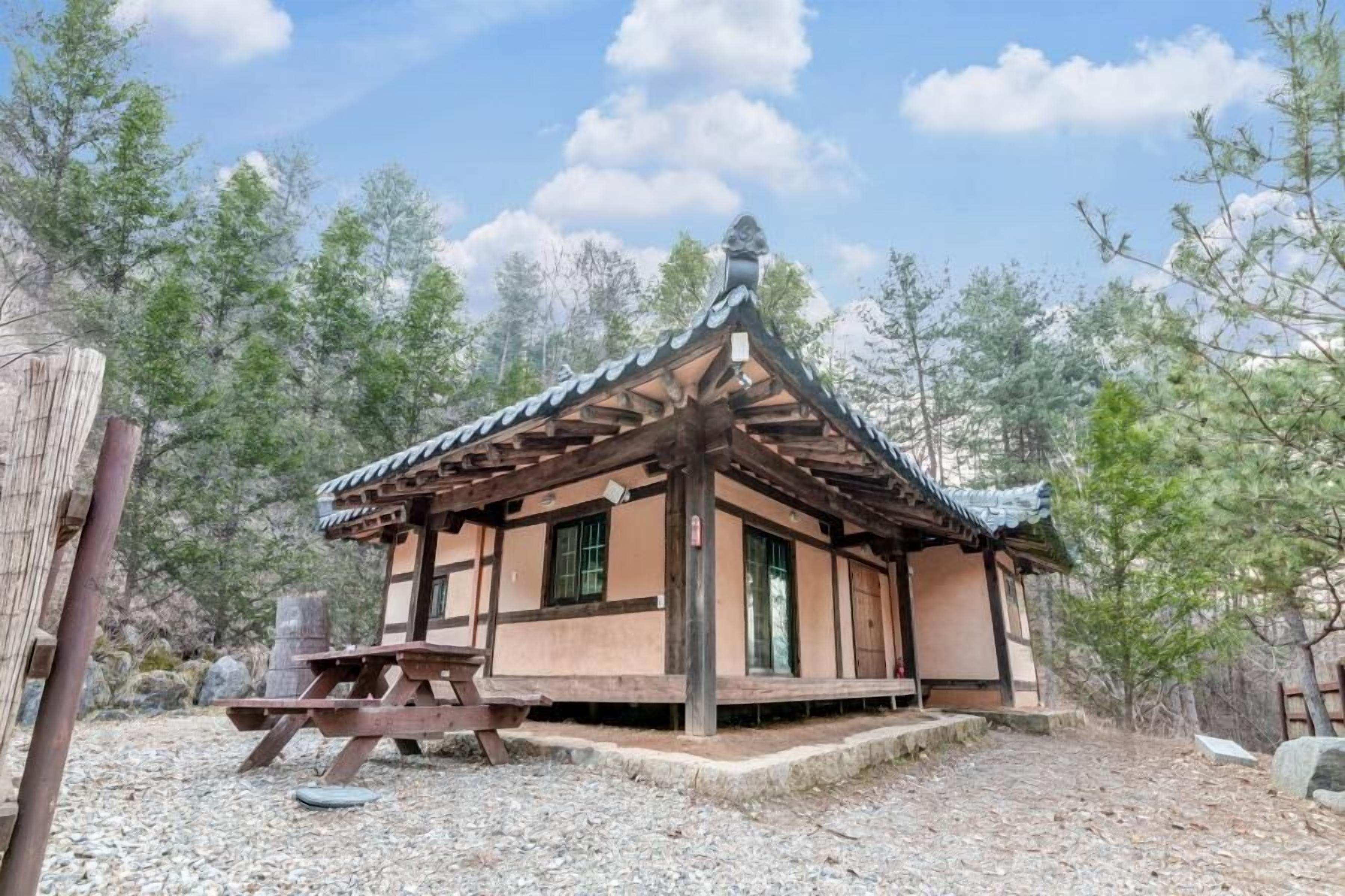 Yangpyeong Malgeun-soop Han ock Pension