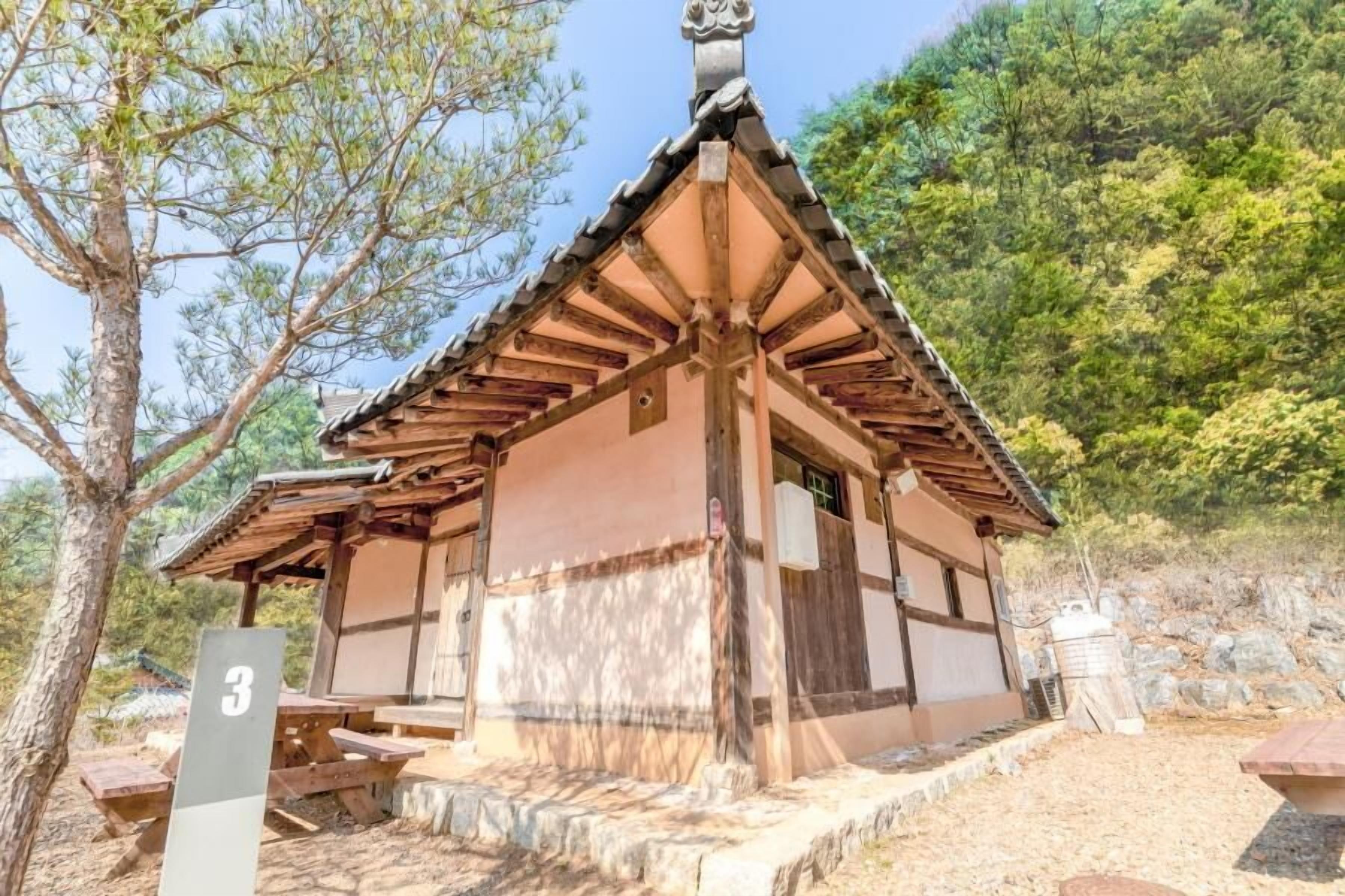 Yangpyeong Malgeun-soop Han ock Pension