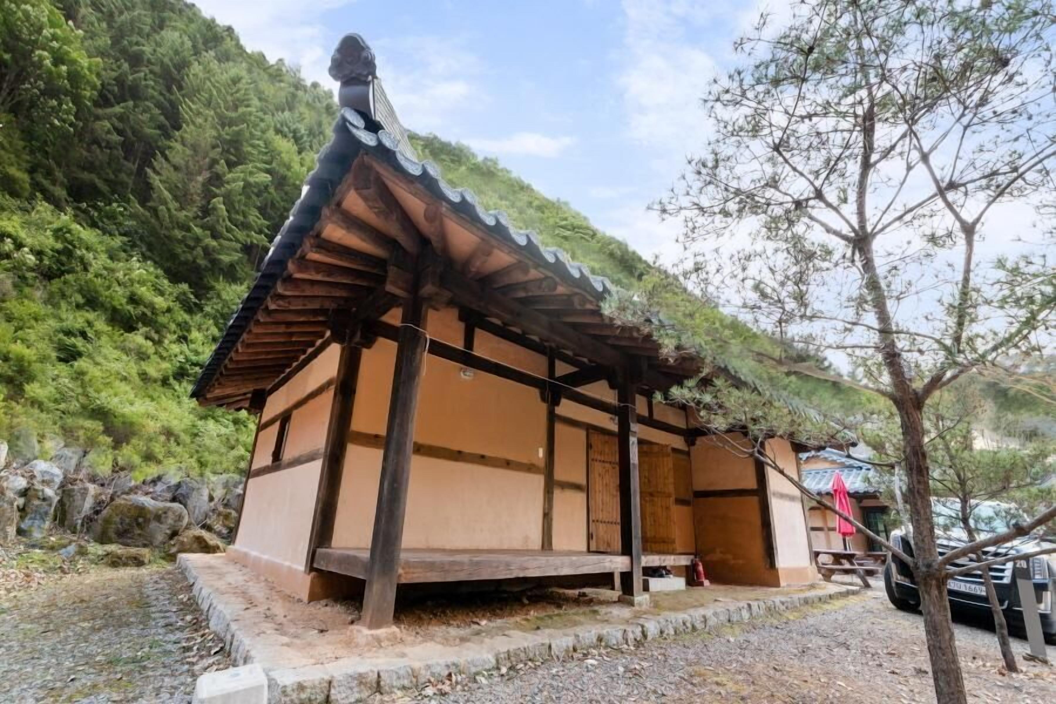 Yangpyeong Malgeun-soop Han ock Pension