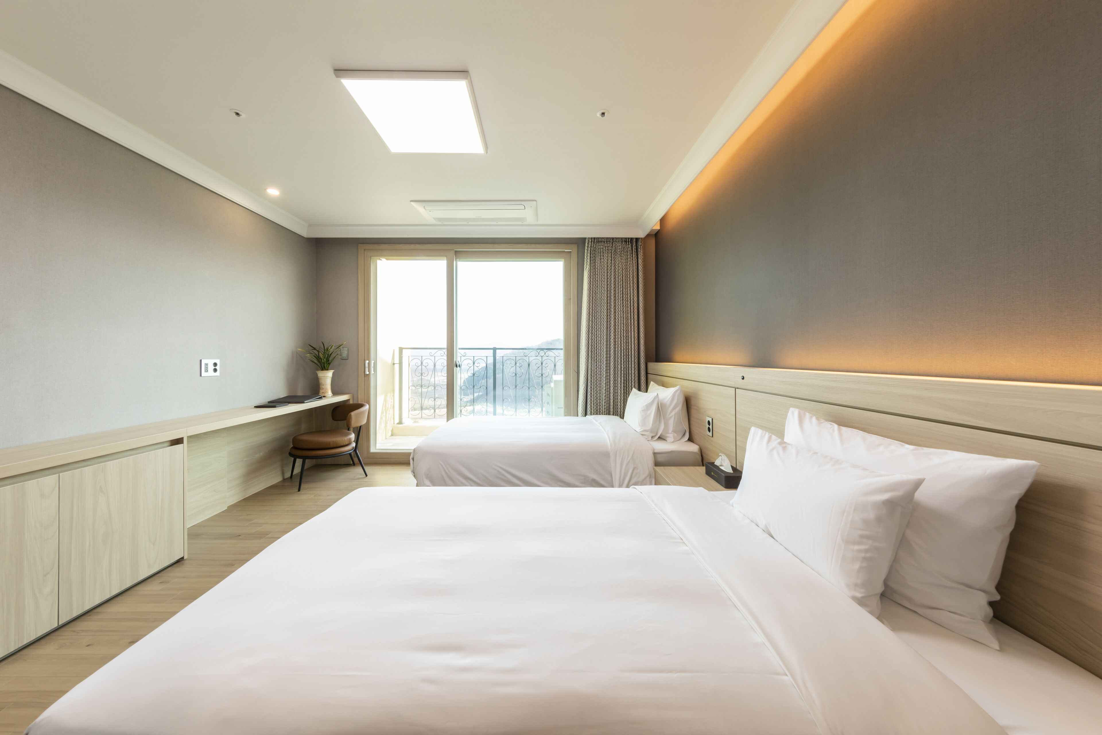 Baekhak Jayuro Resort