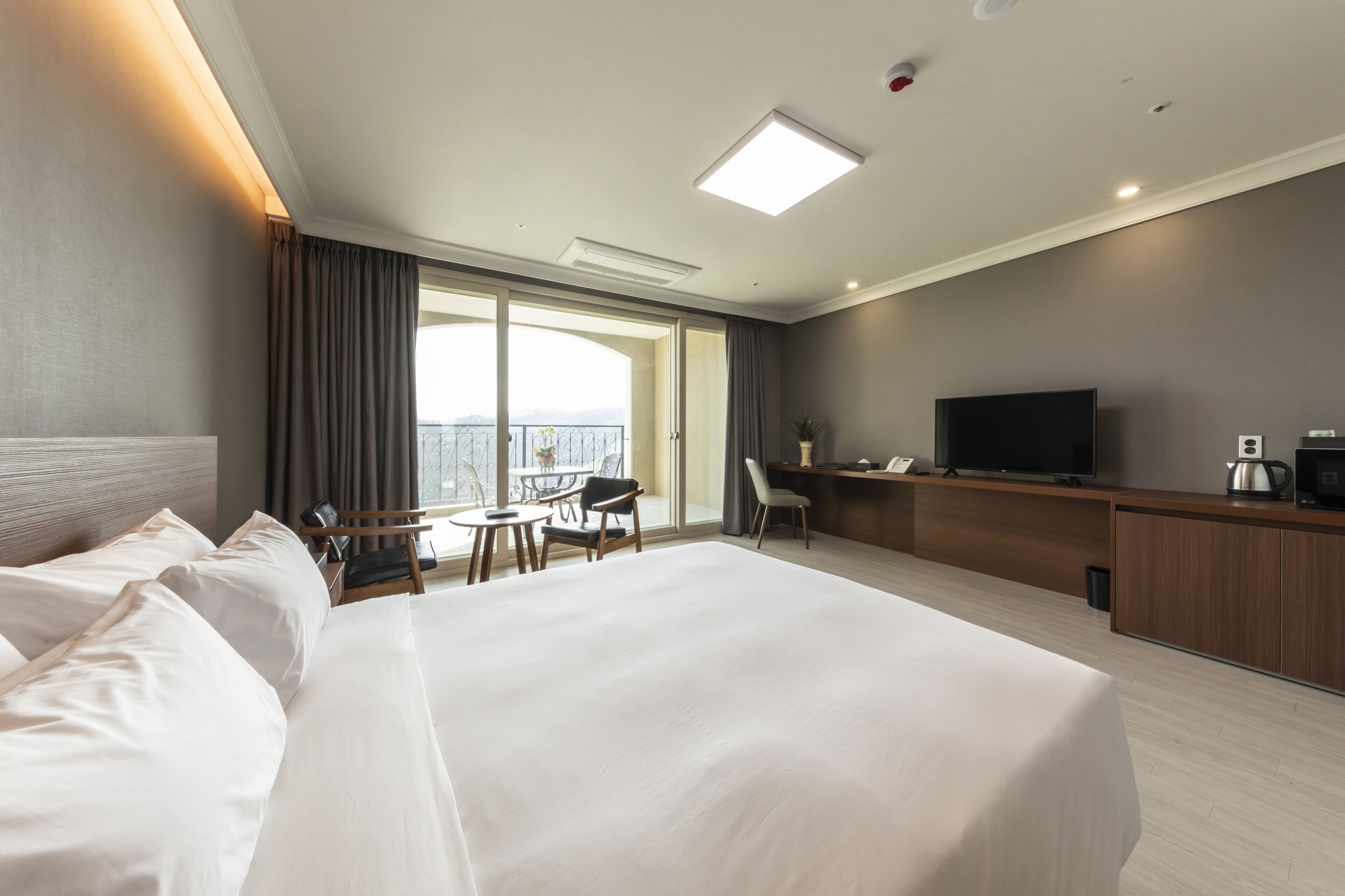 Baekhak Jayuro Resort