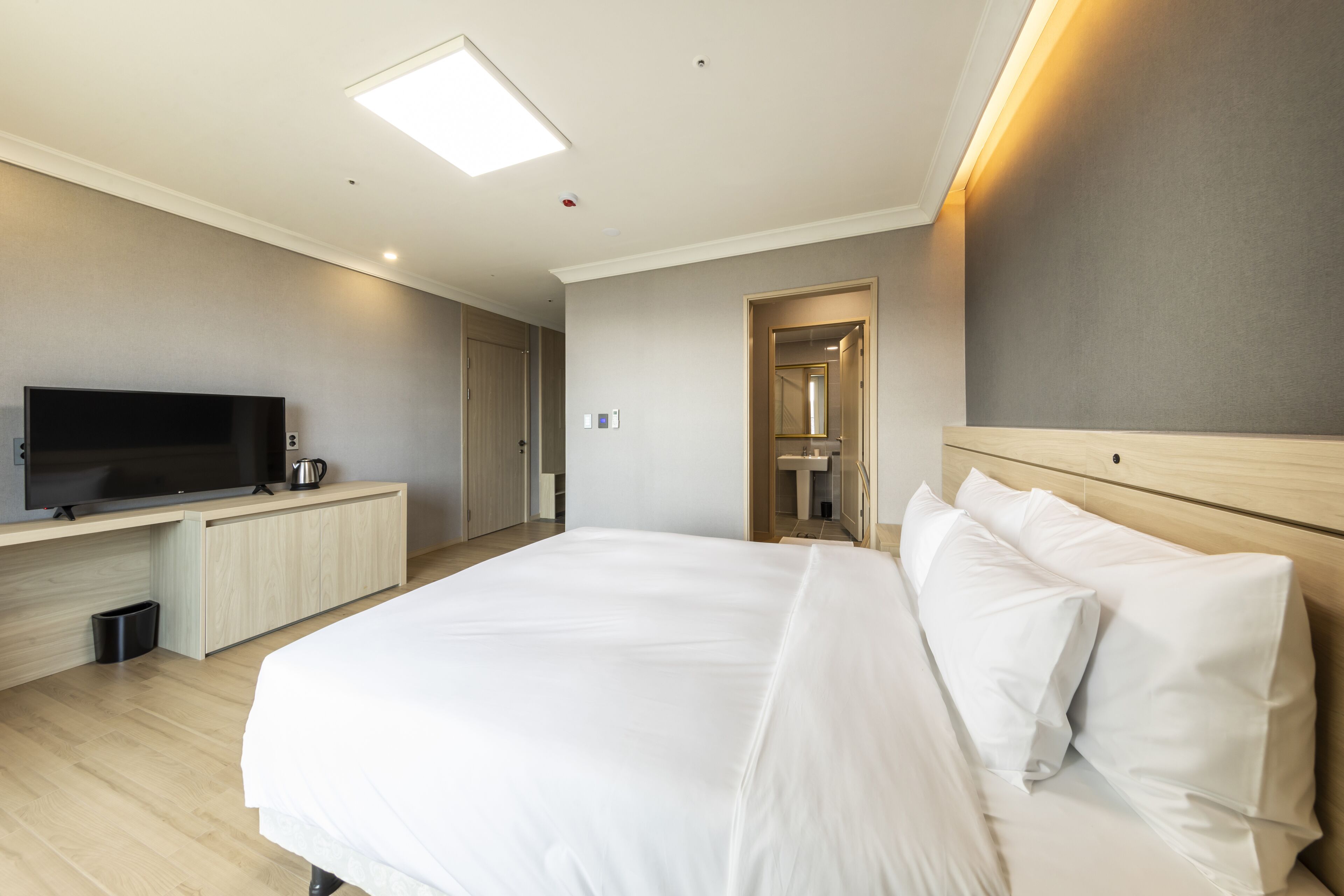 Baekhak Jayuro Resort