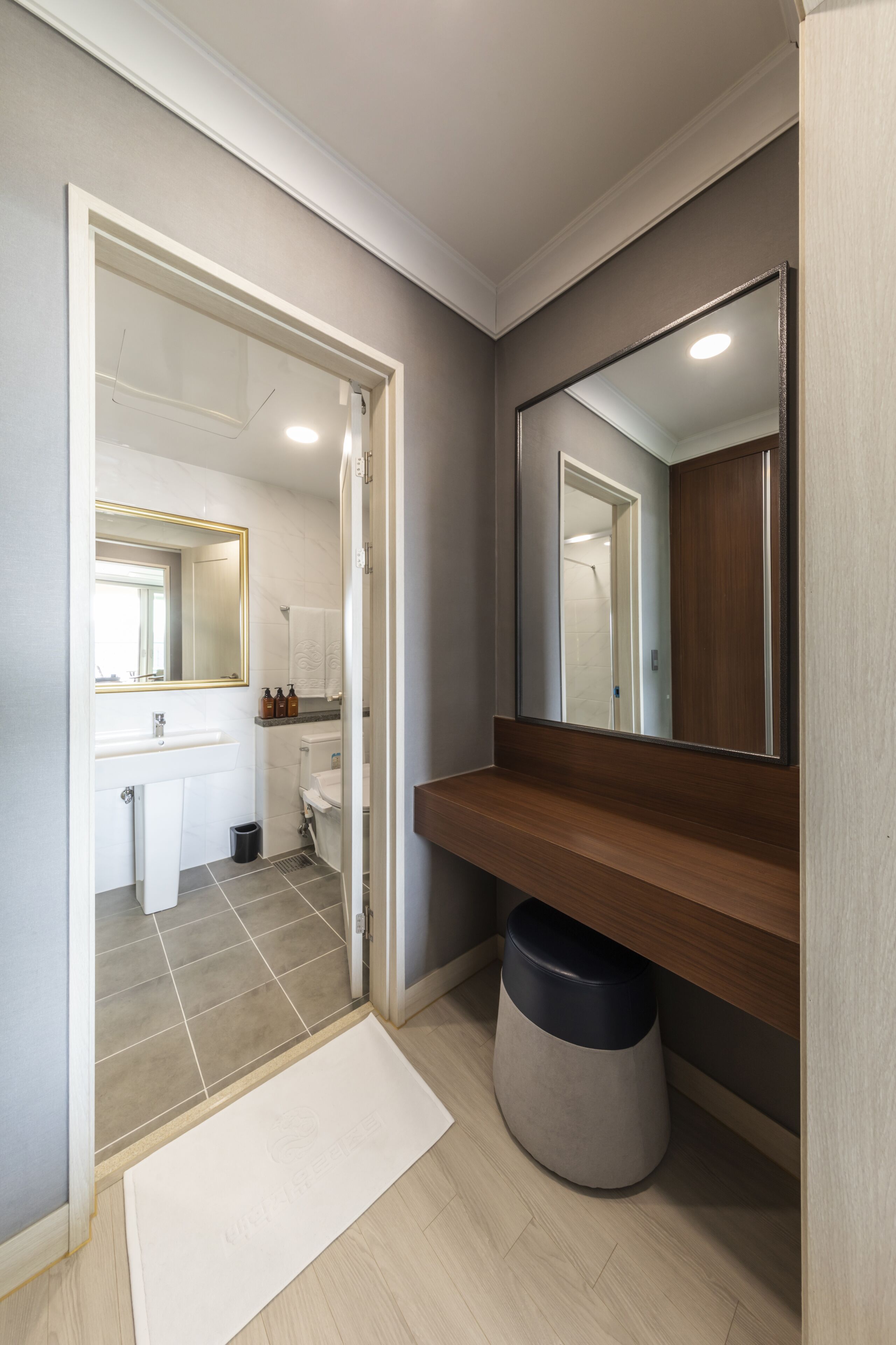 Baekhak Jayuro Resort