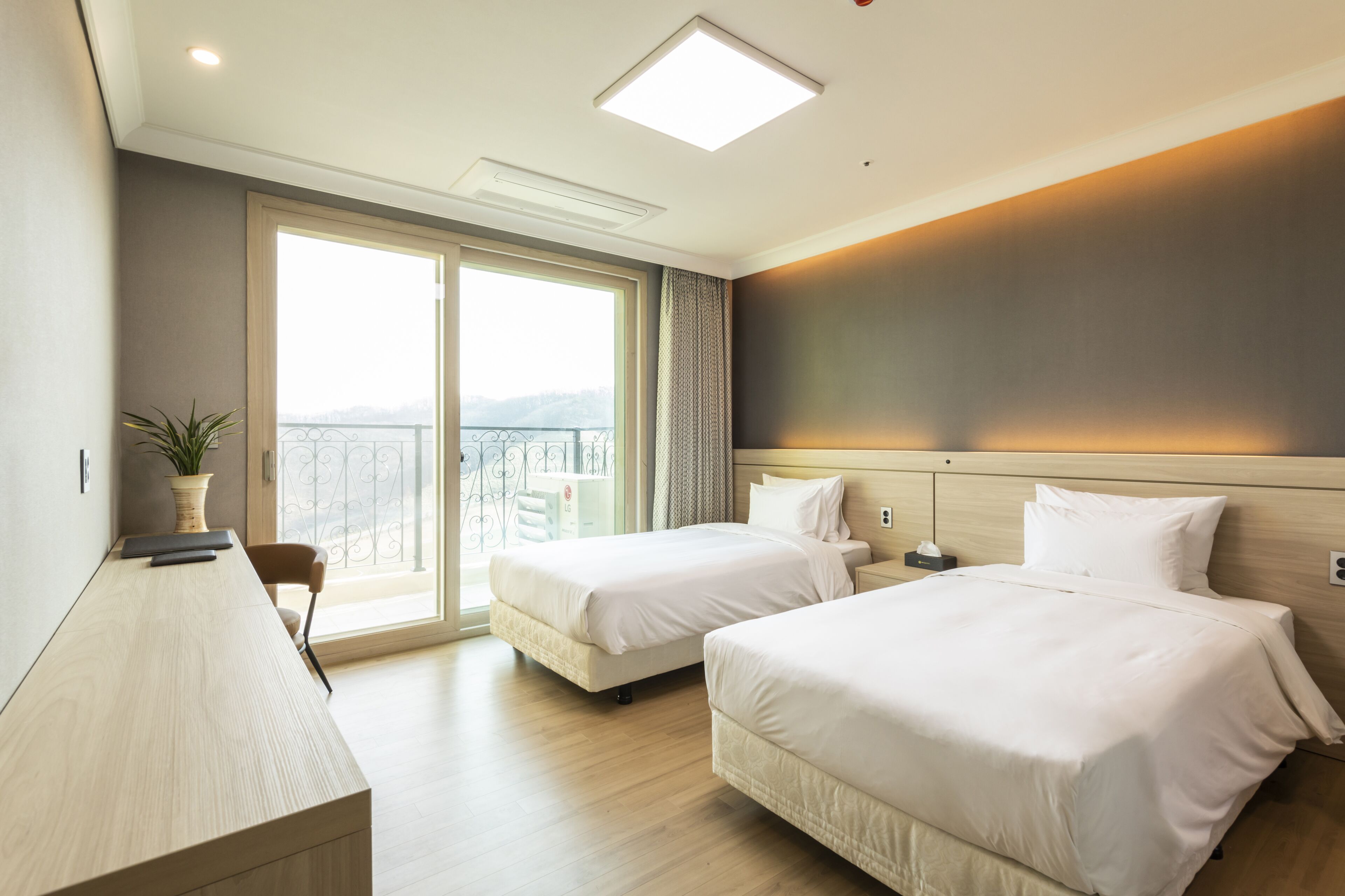 Baekhak Jayuro Resort