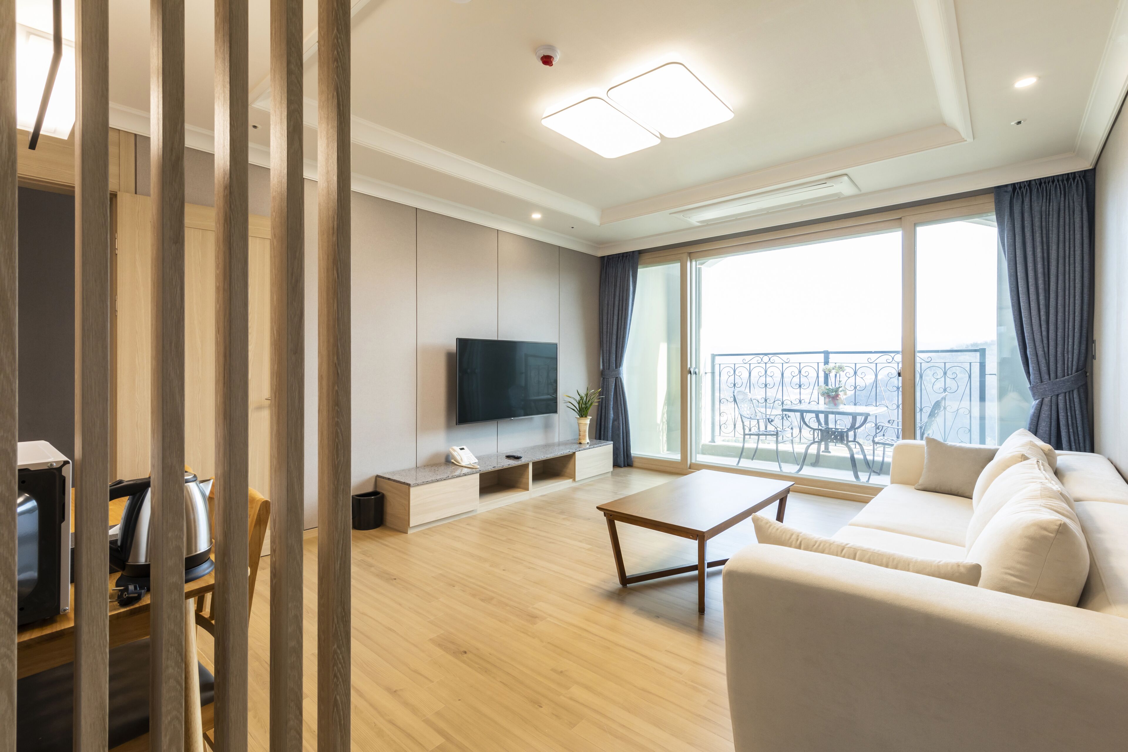 Baekhak Jayuro Resort