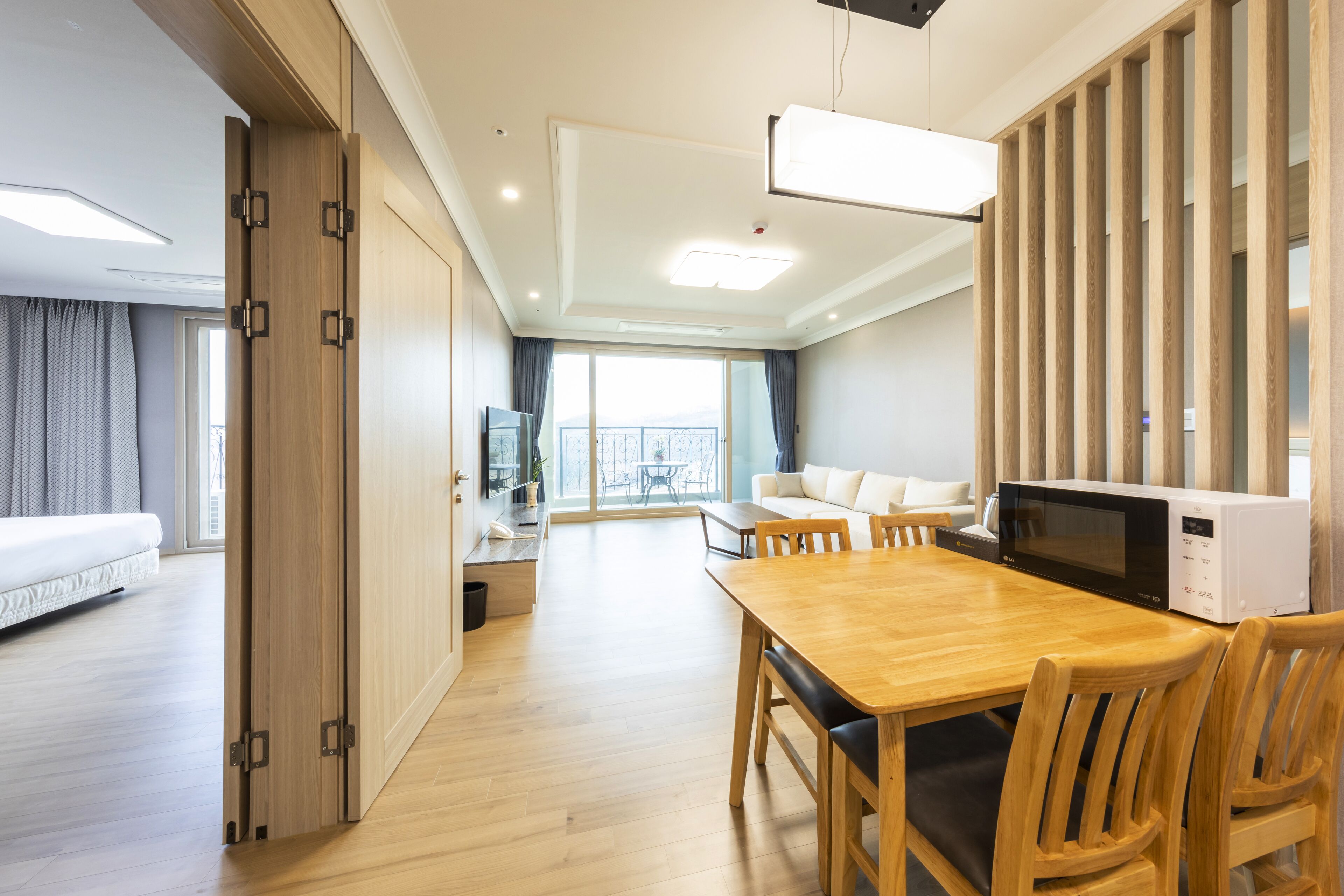 Baekhak Jayuro Resort