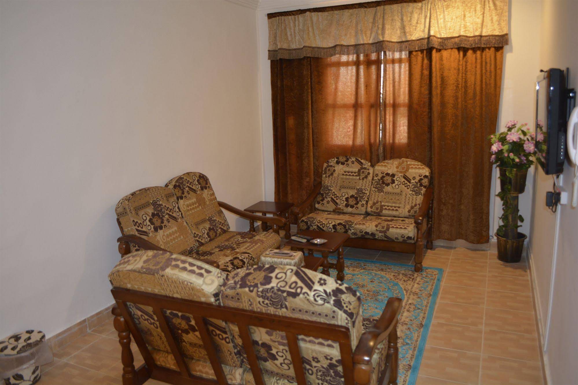 Leader Apartments