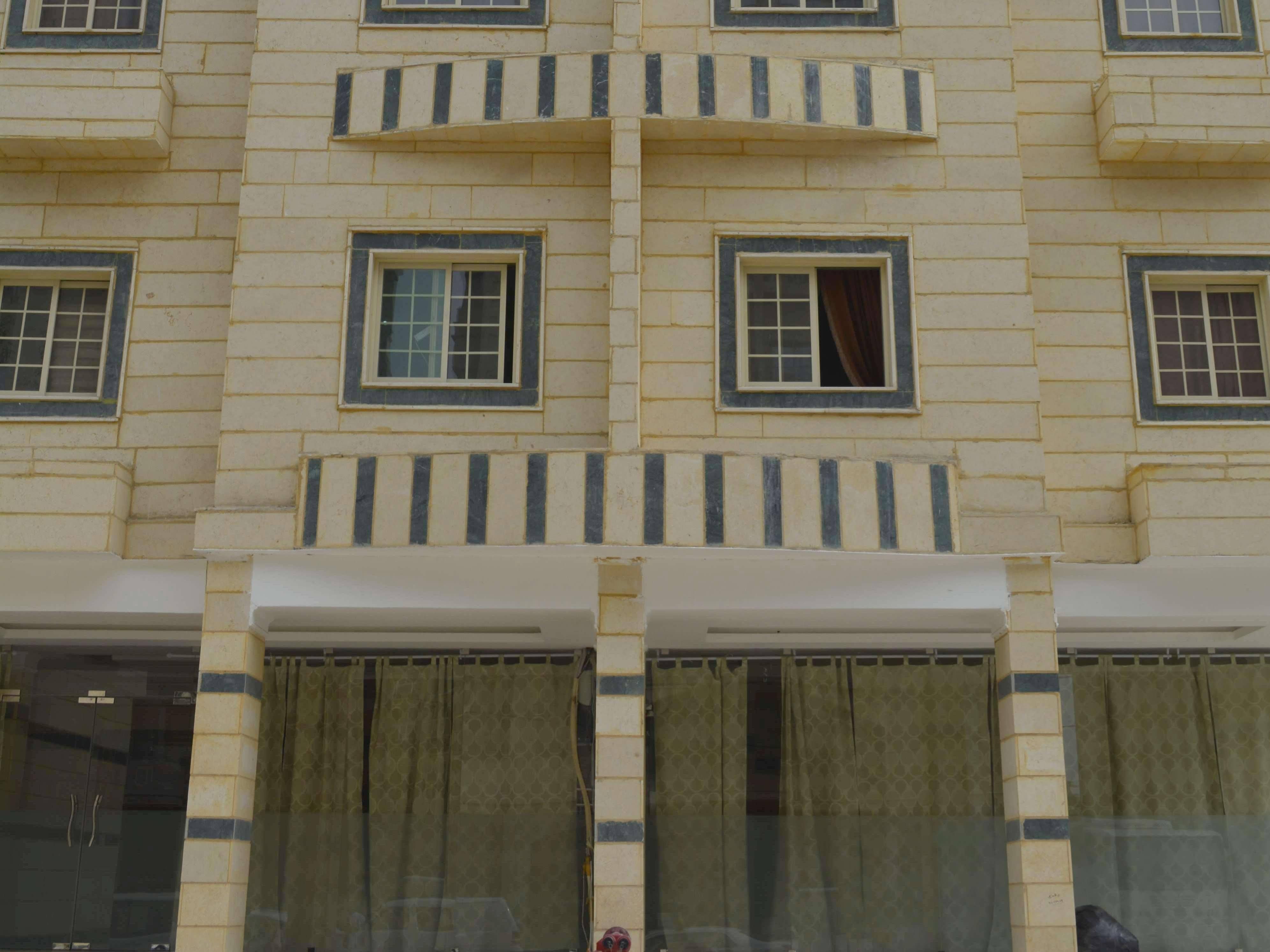 Leader Apartments