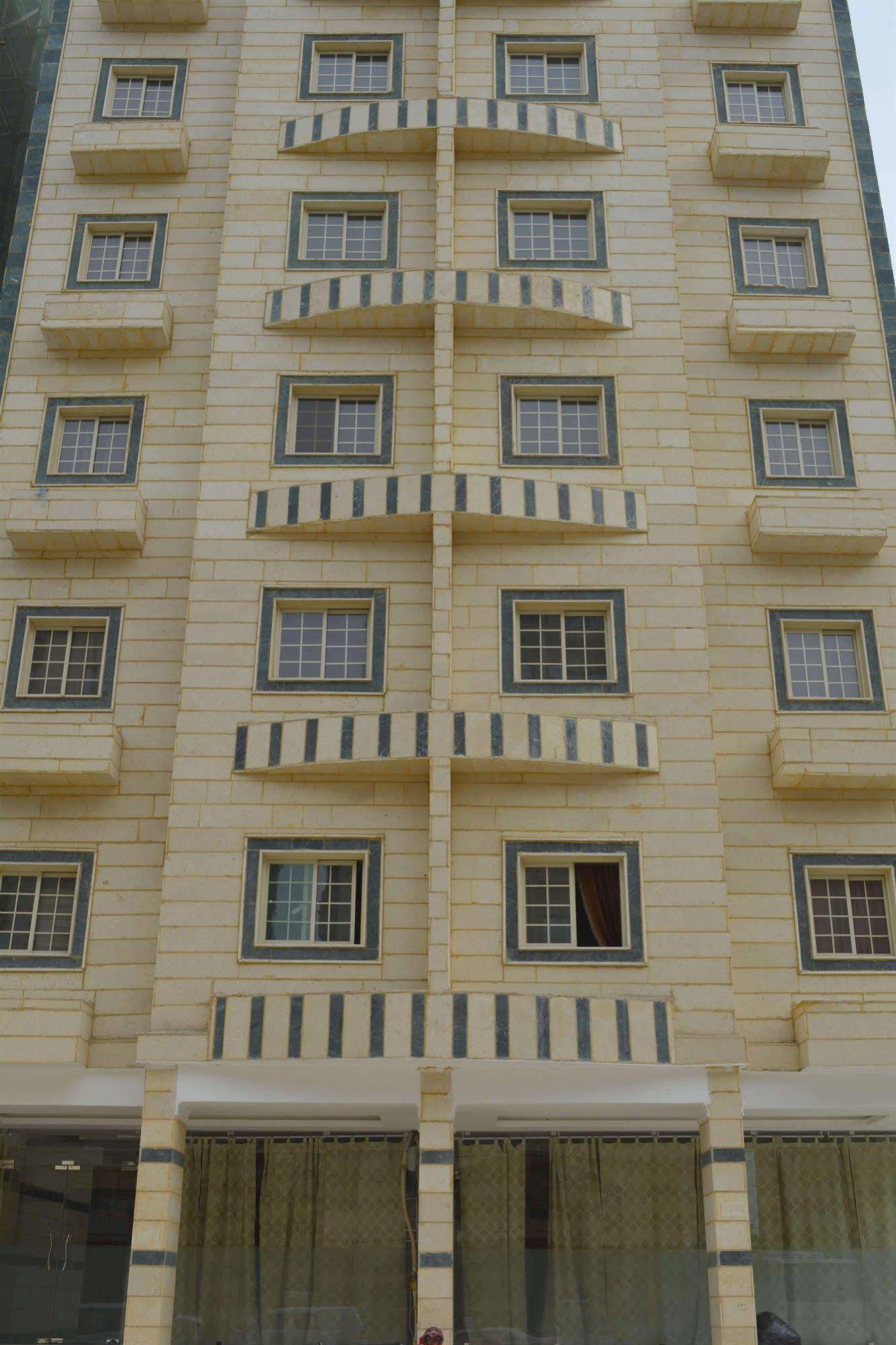 Leader Apartments