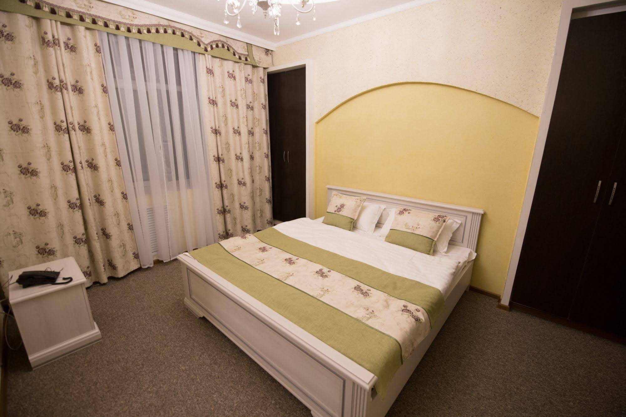 Al Farabi Hotel