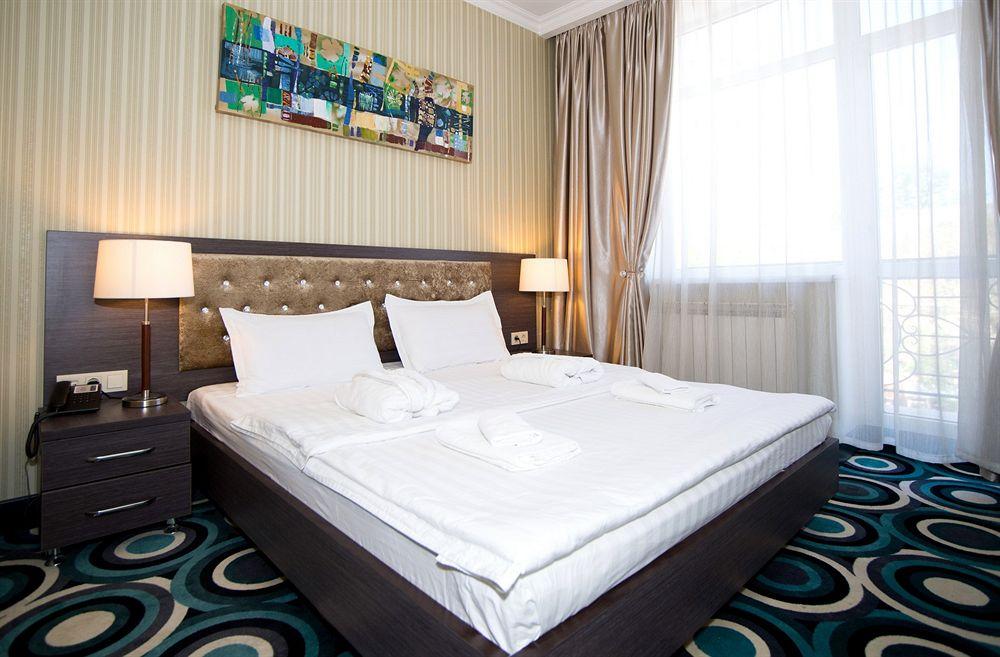 Mildom Hotel