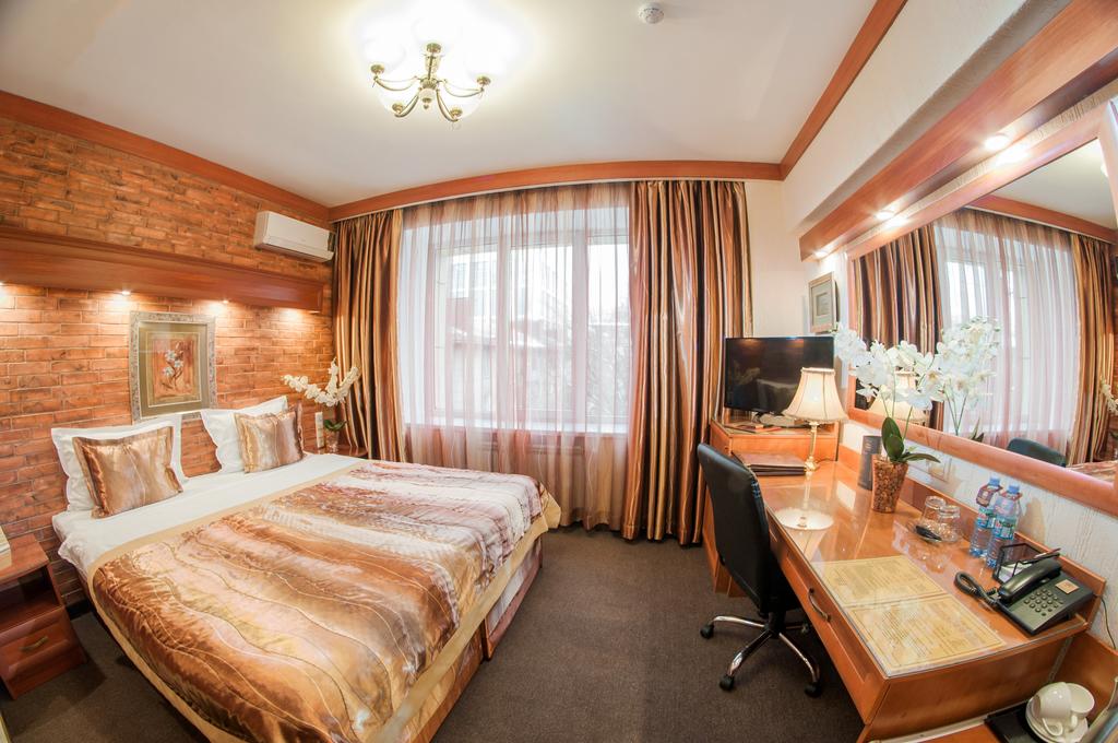 Uyut Hotel
