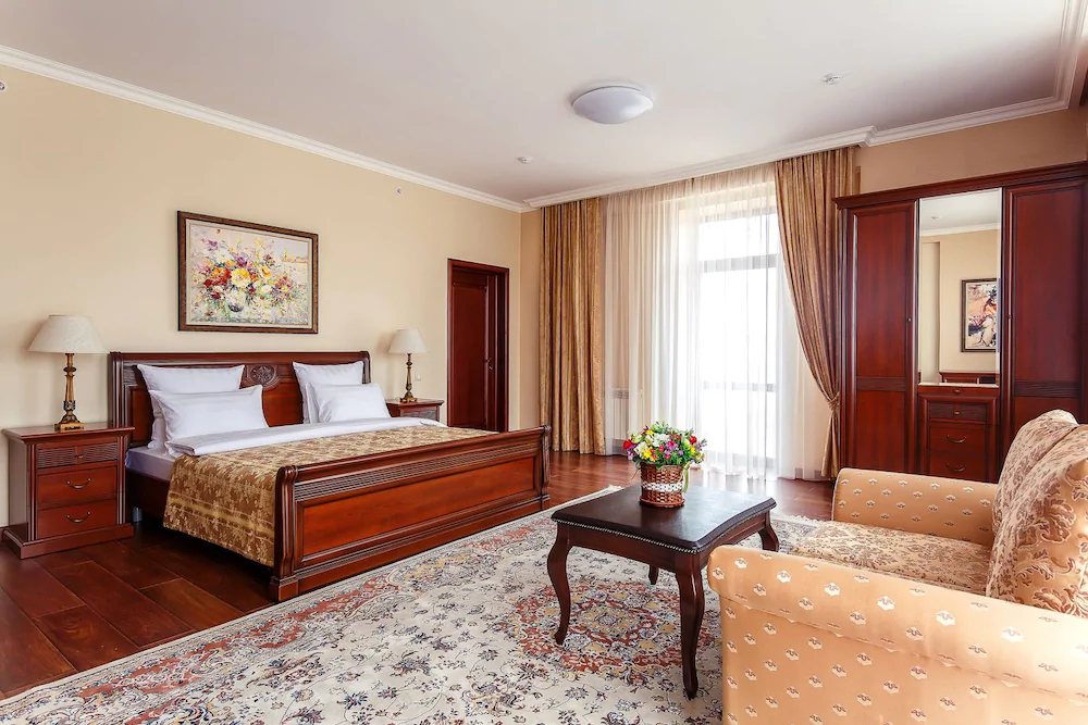 Alanda Hotel