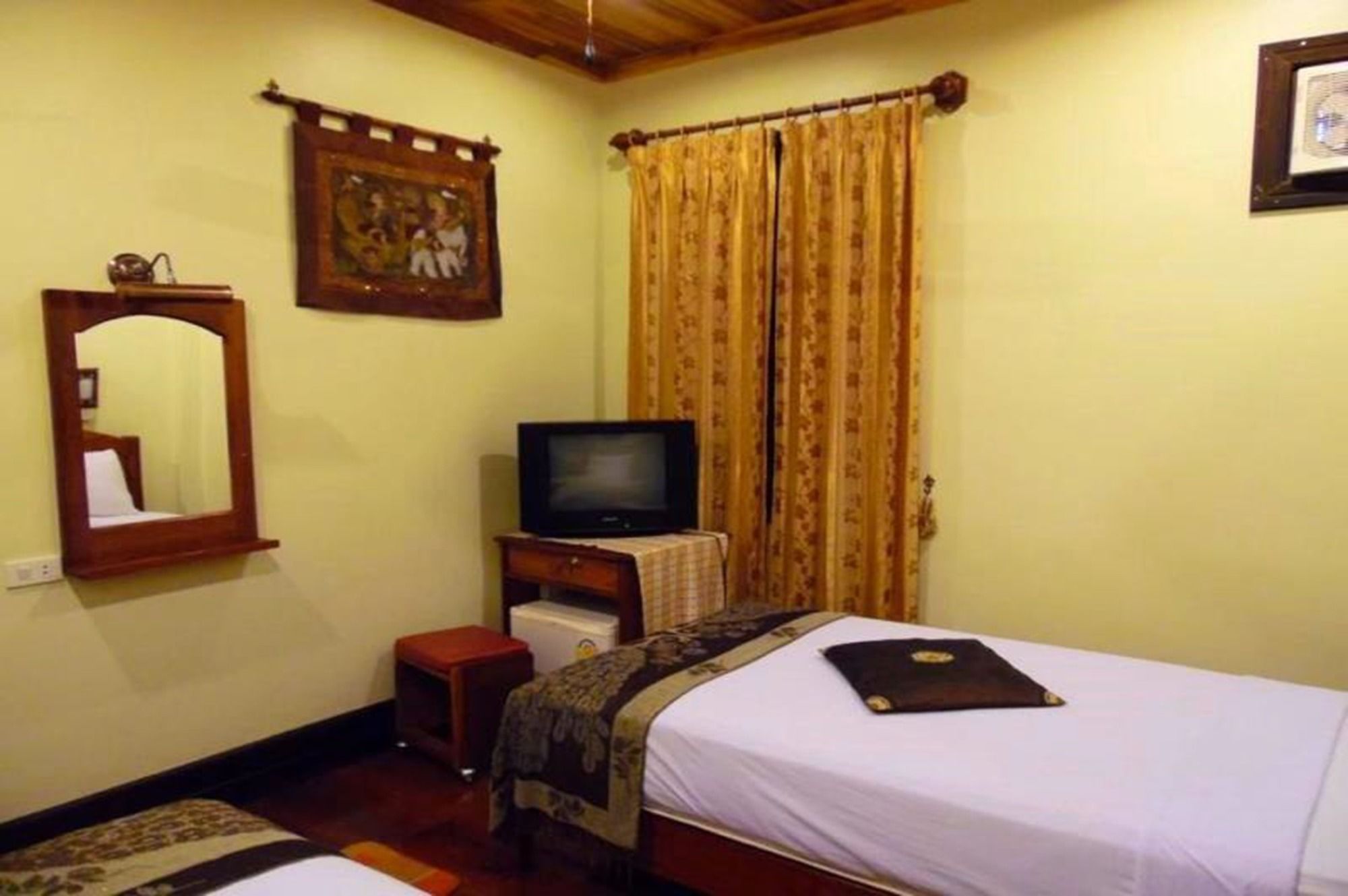 Lan Kham Riverside Hotel