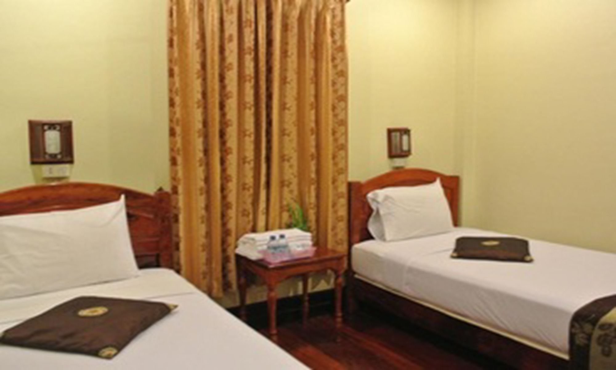 Lan Kham Riverside Hotel