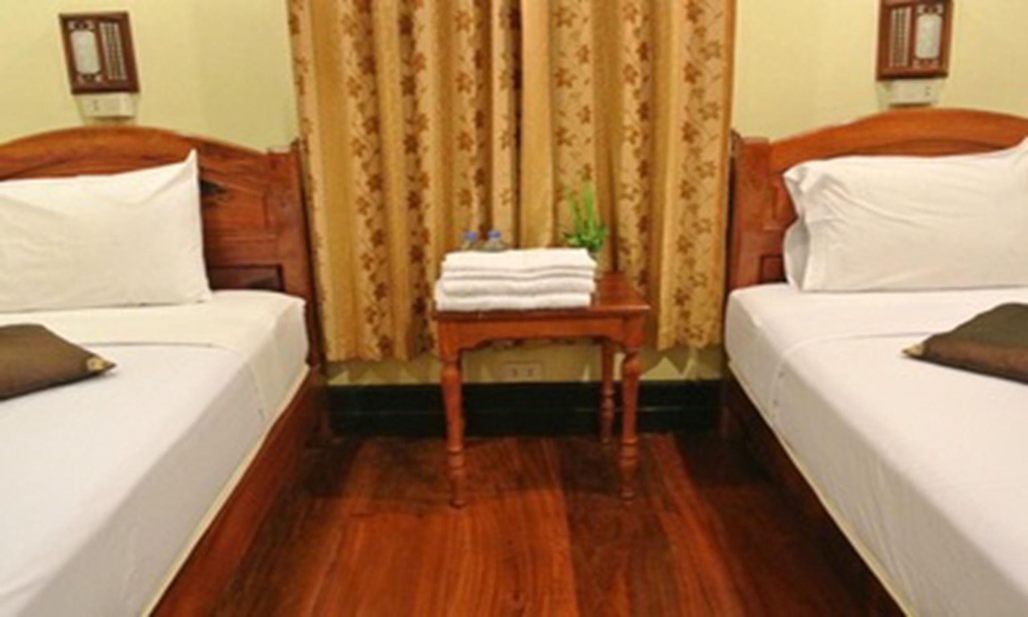 Lan Kham Riverside Hotel