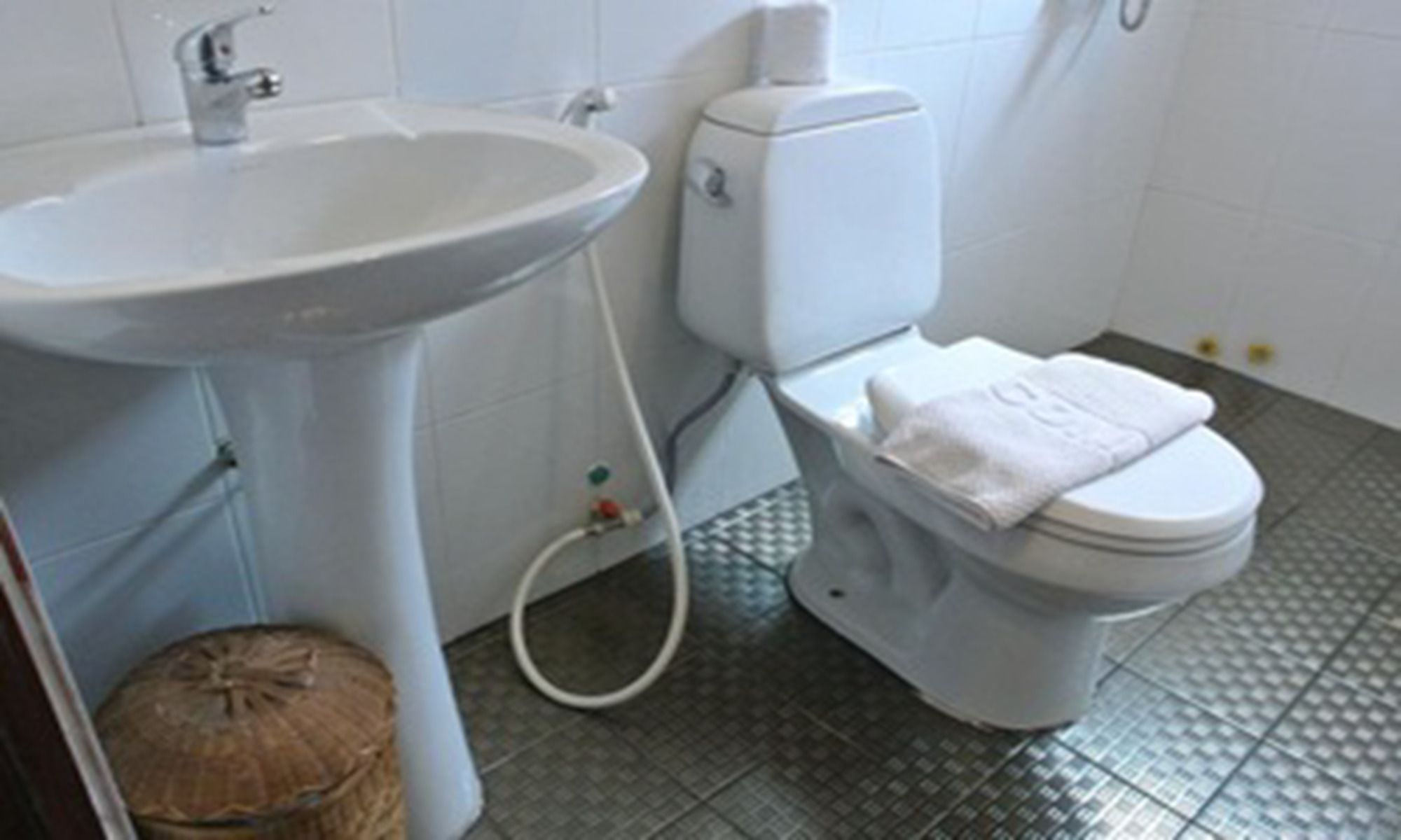 Lan Kham Riverside Hotel