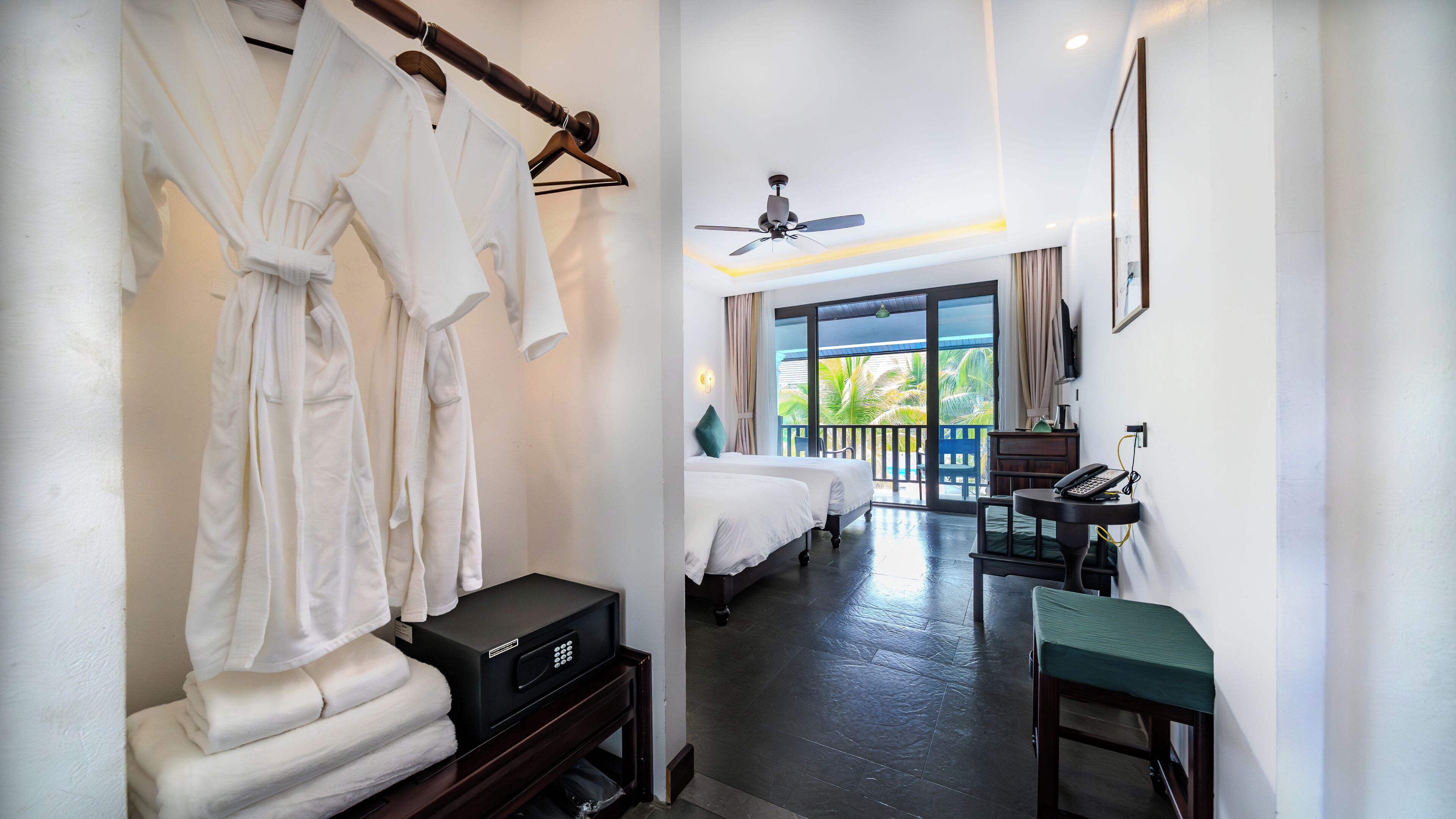 Manyo Hotel And Resort
