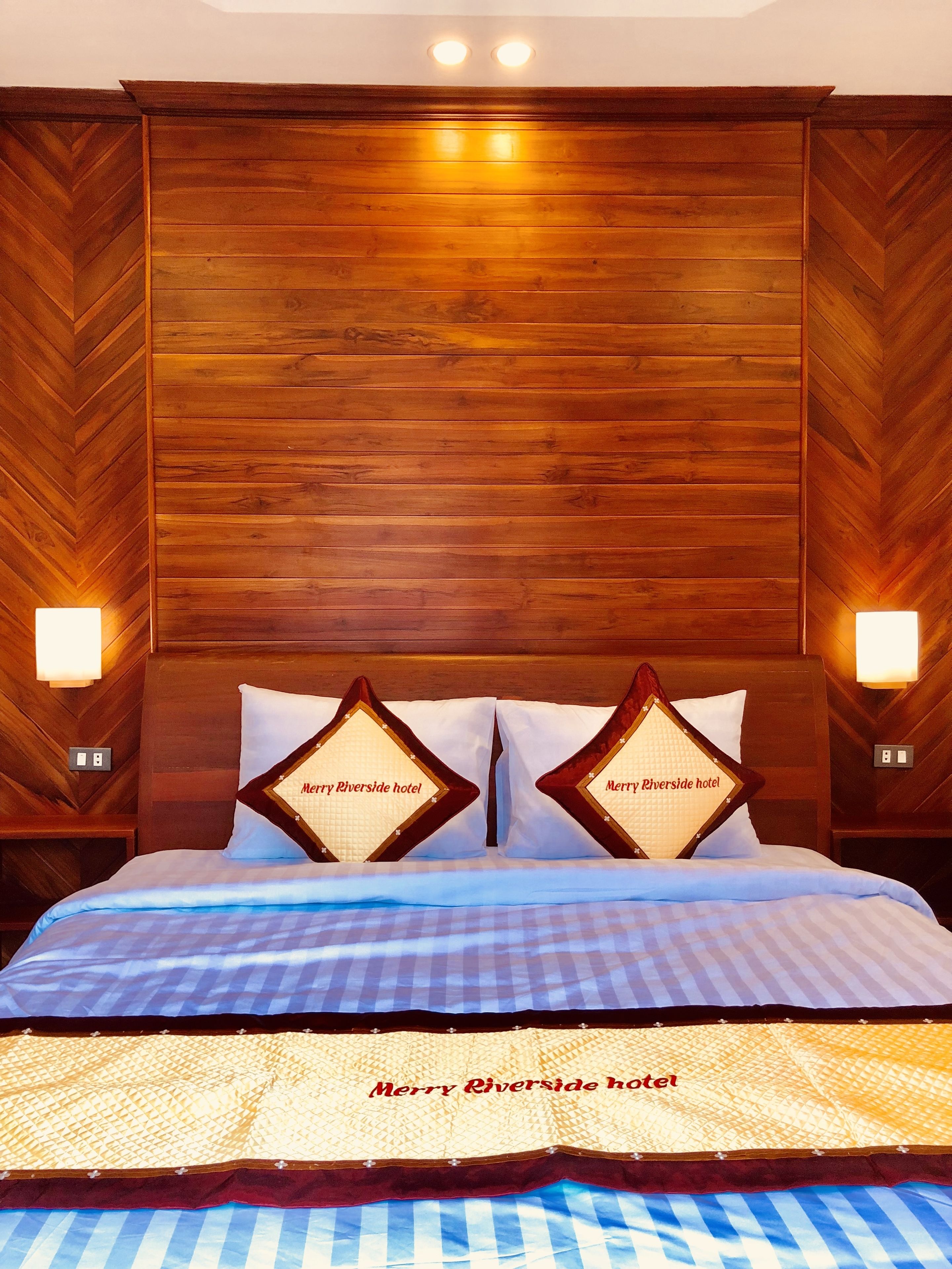 Merry Riverside Hotel