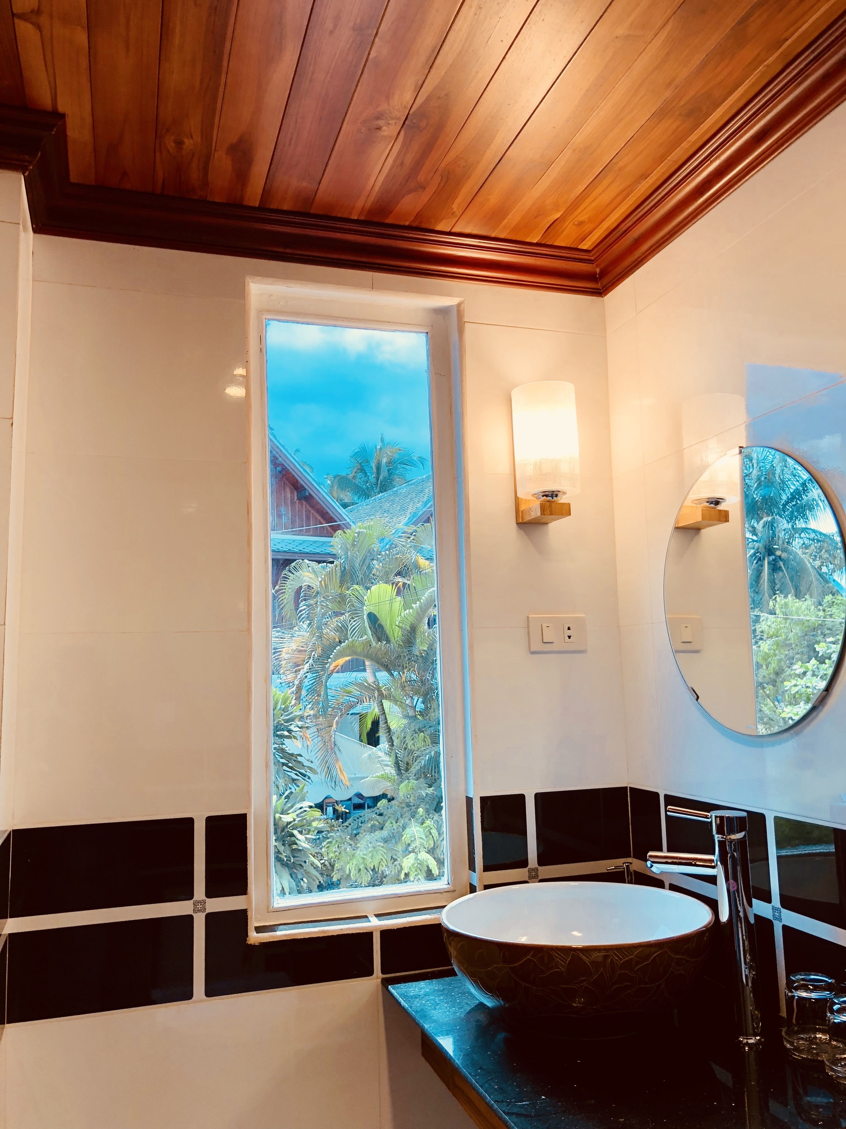Merry Riverside Hotel