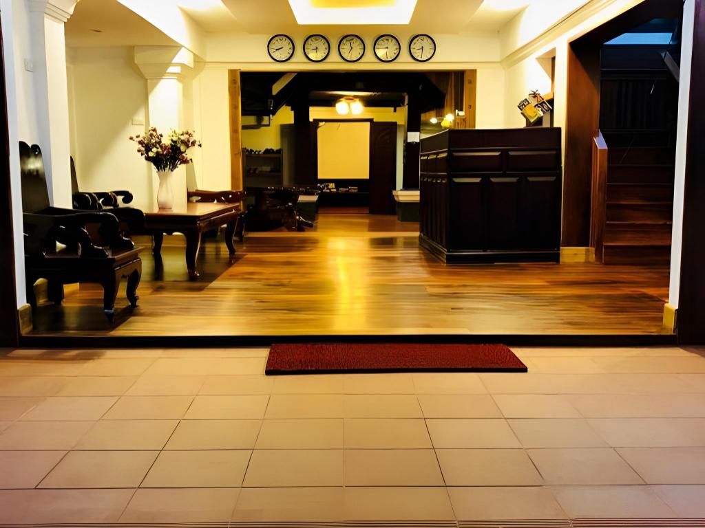 Merry Riverside Hotel