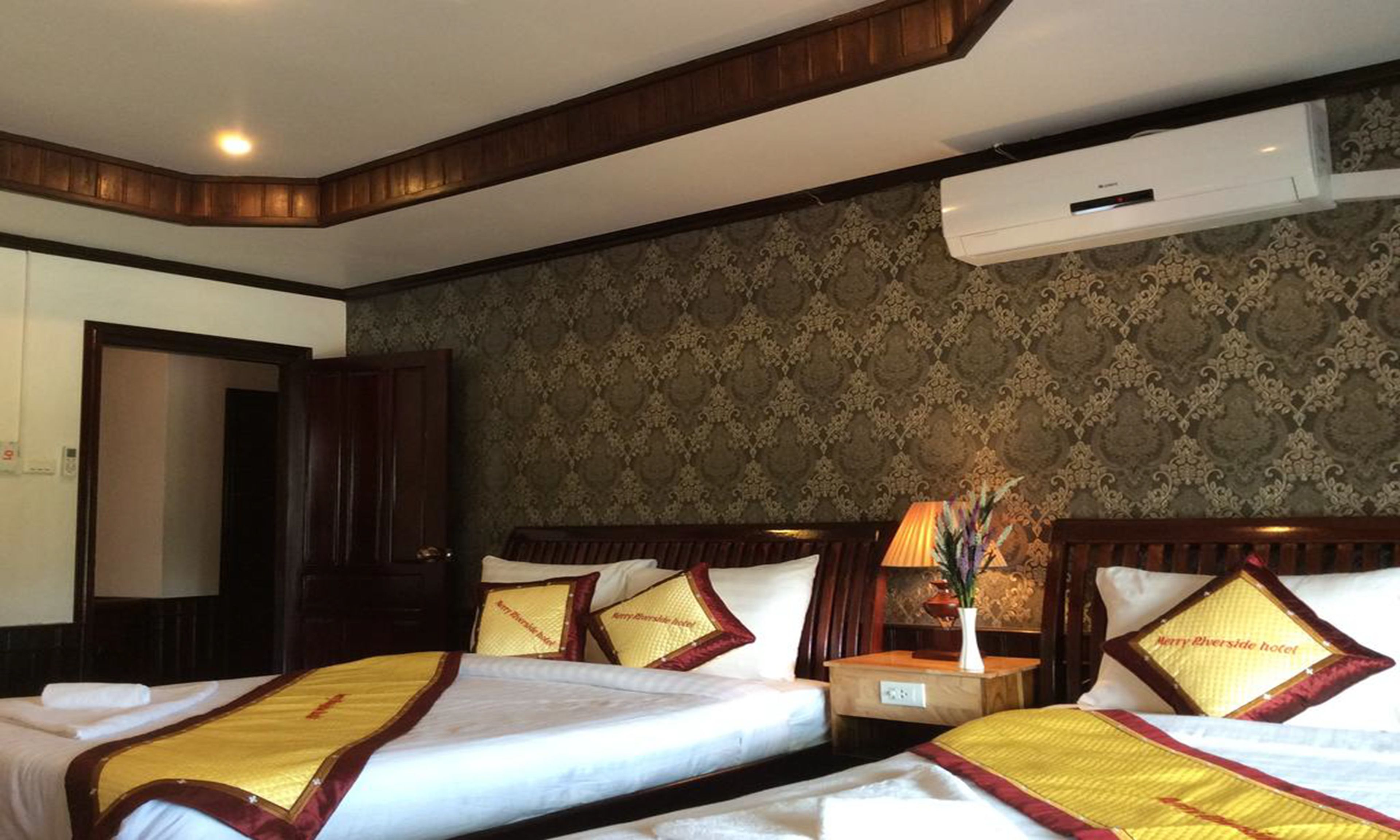Merry Riverside Hotel