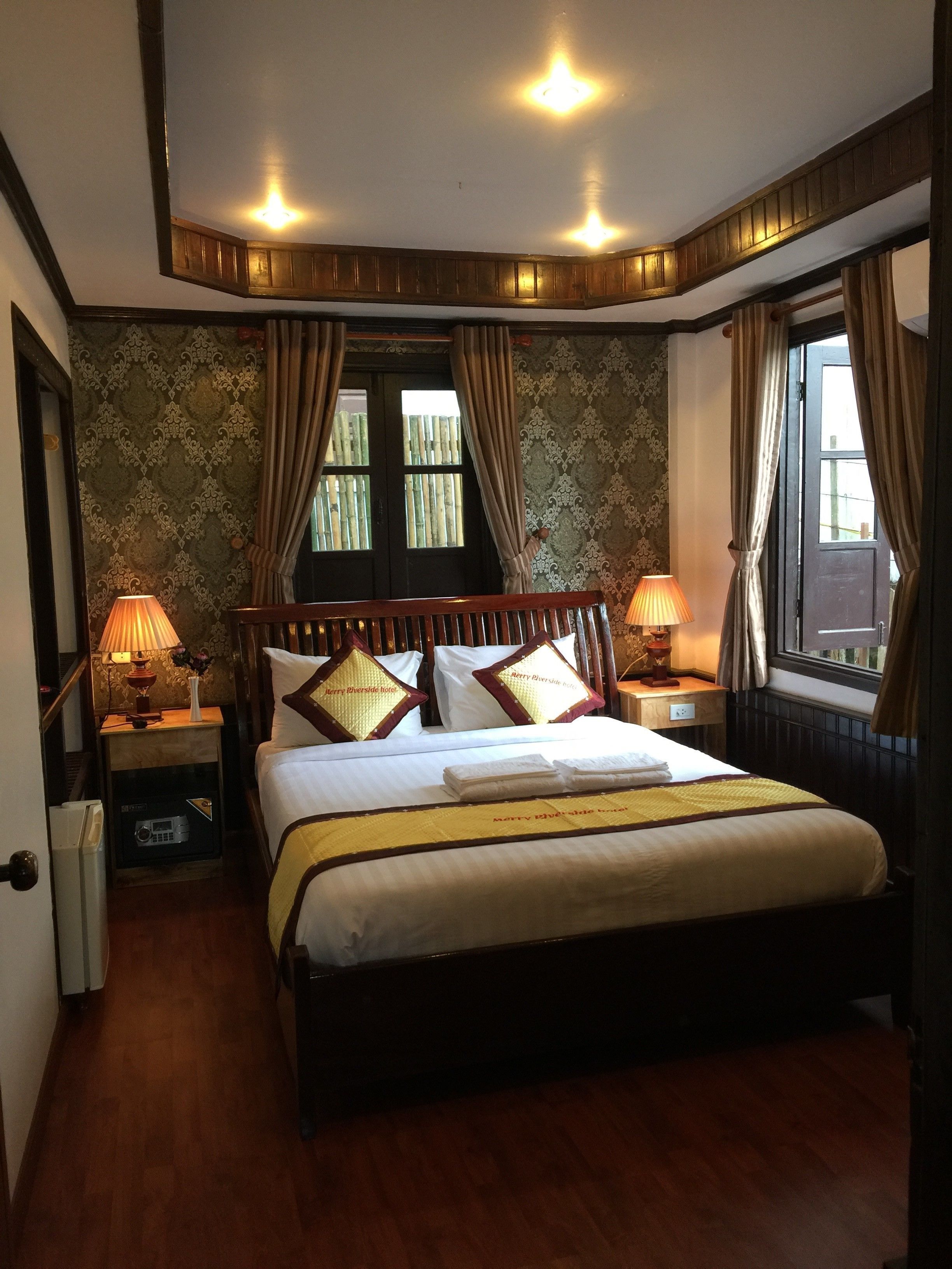 Merry Riverside Hotel