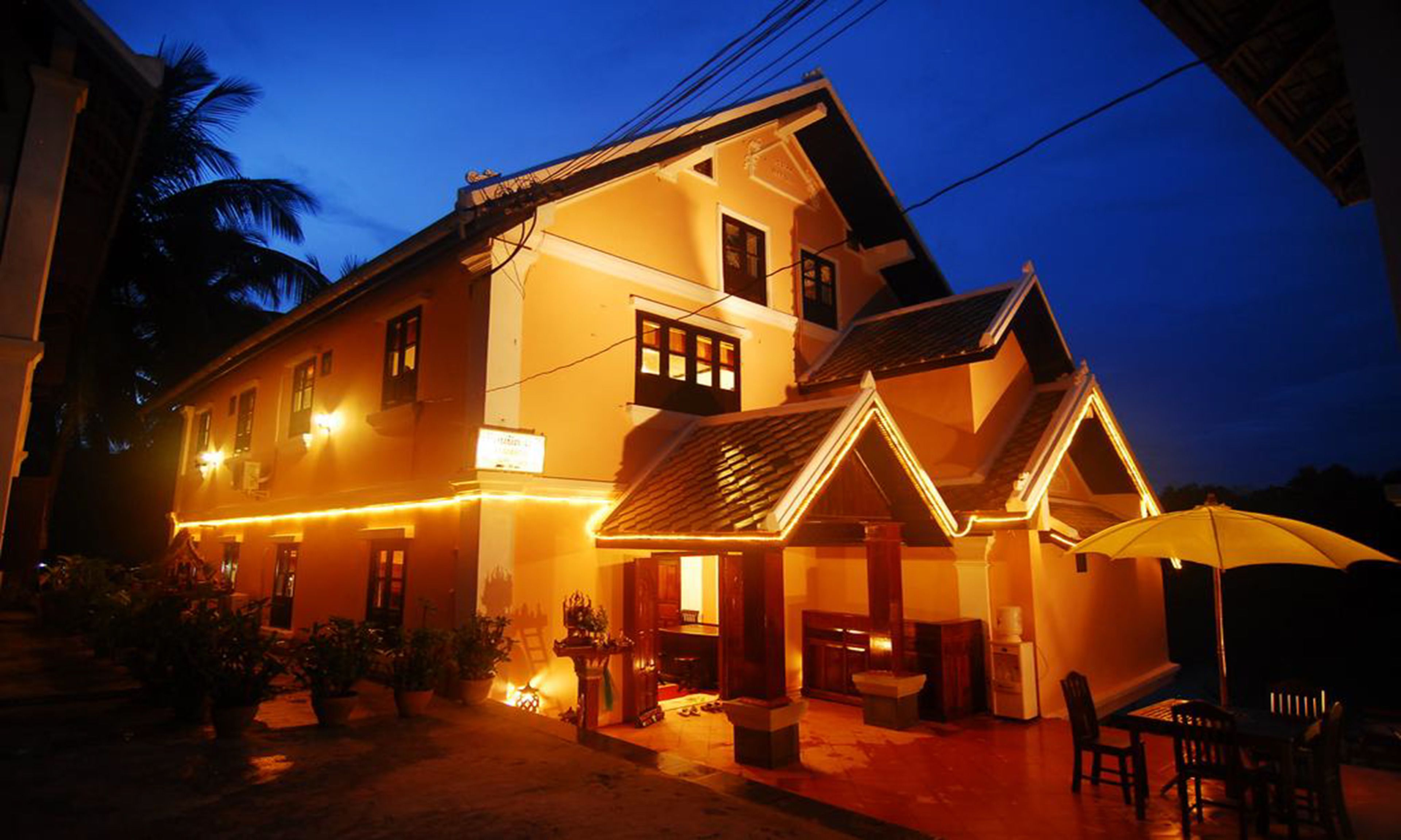 Merry Riverside Hotel