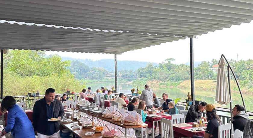 Merry Riverside Hotel