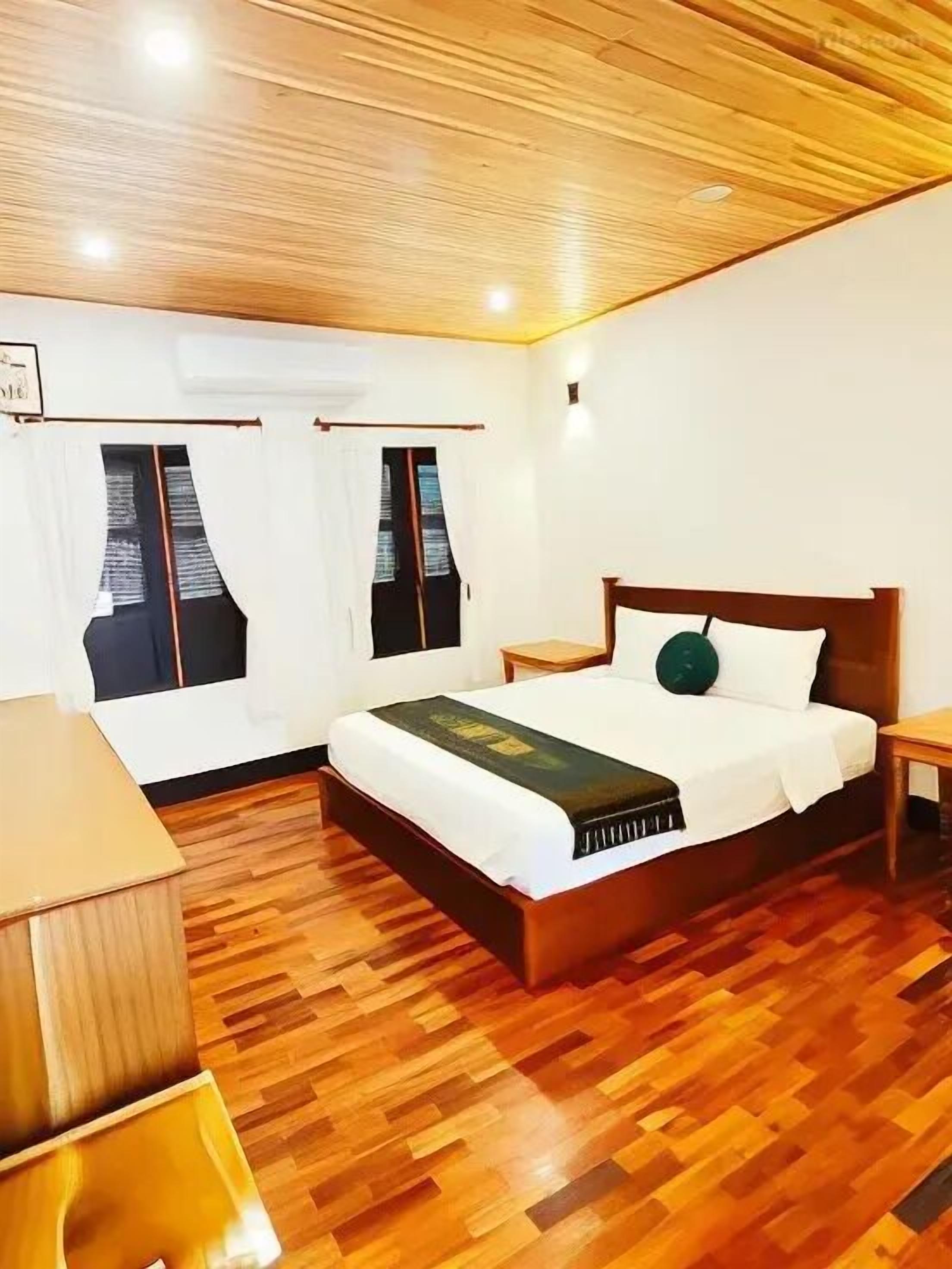 Opera Premier Hotel