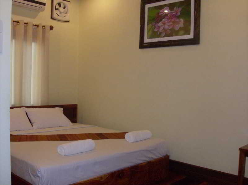 Villa Somphong