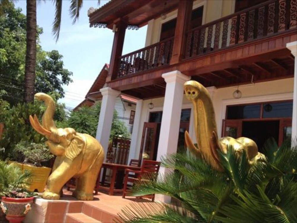 Xangkham Hotel